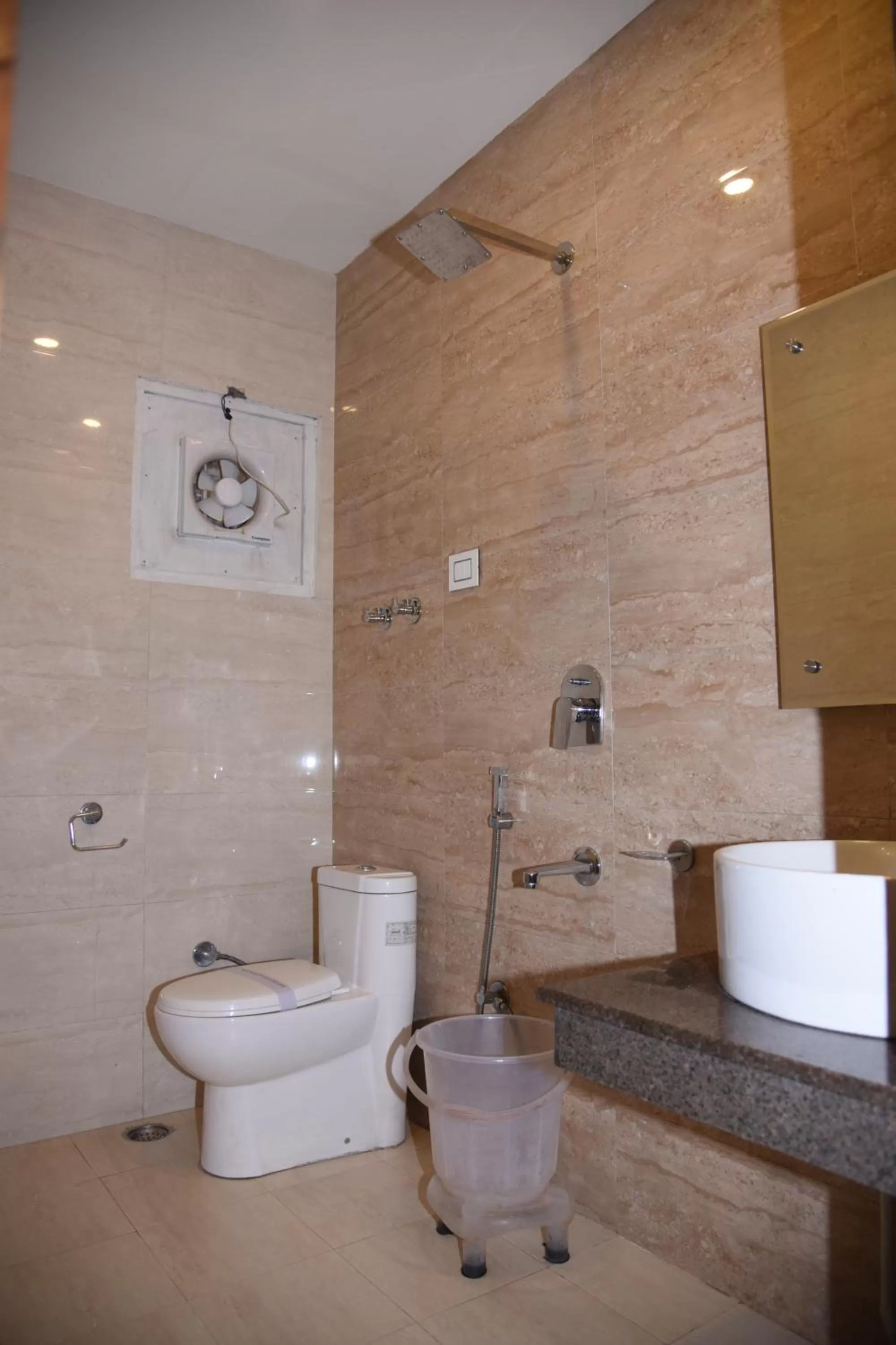 Bathroom in Hotel Ambika Resort Manali