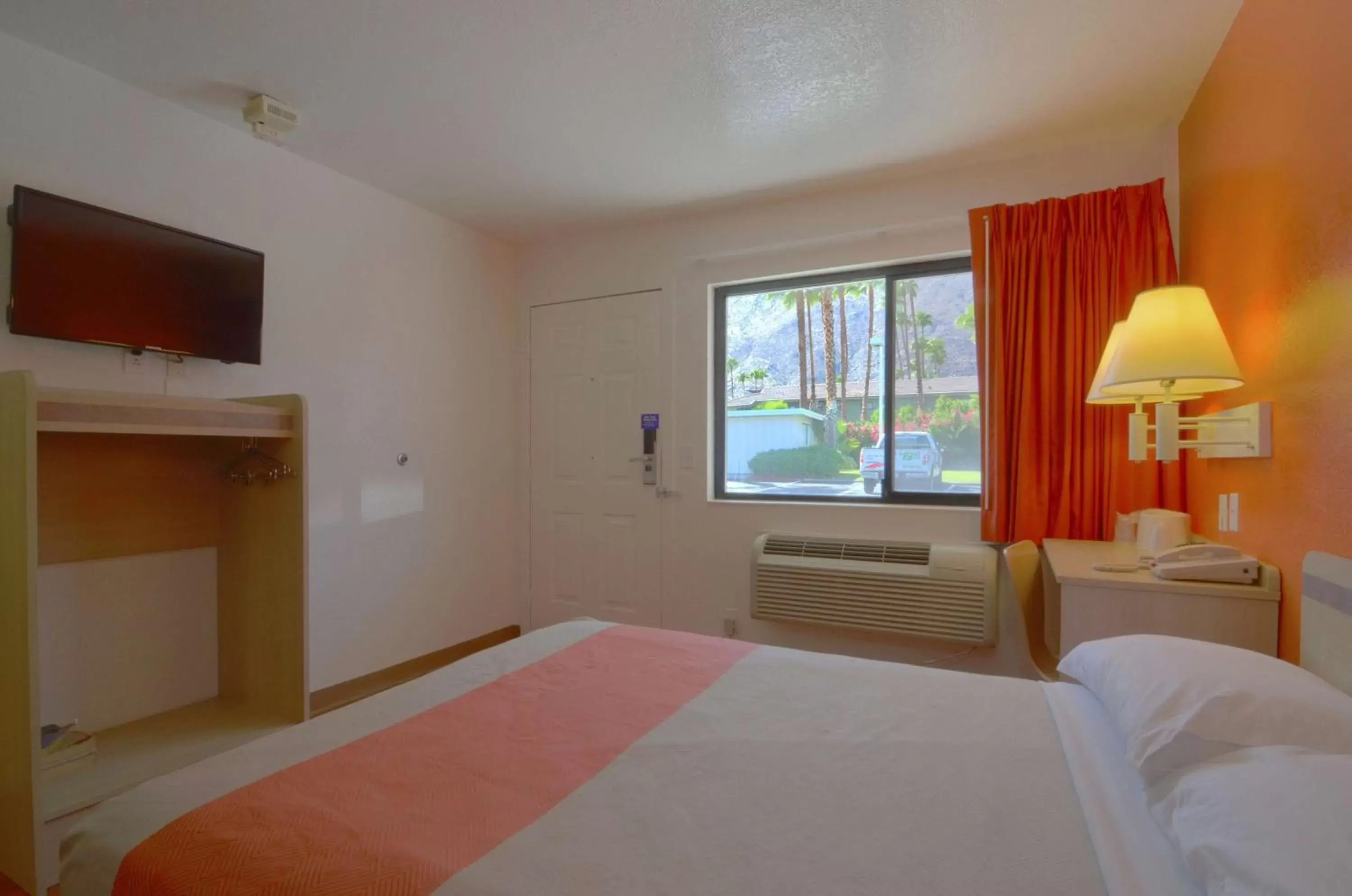 TV and multimedia, Bed in Motel 6-Palm Springs, CA - East - Palm Canyon