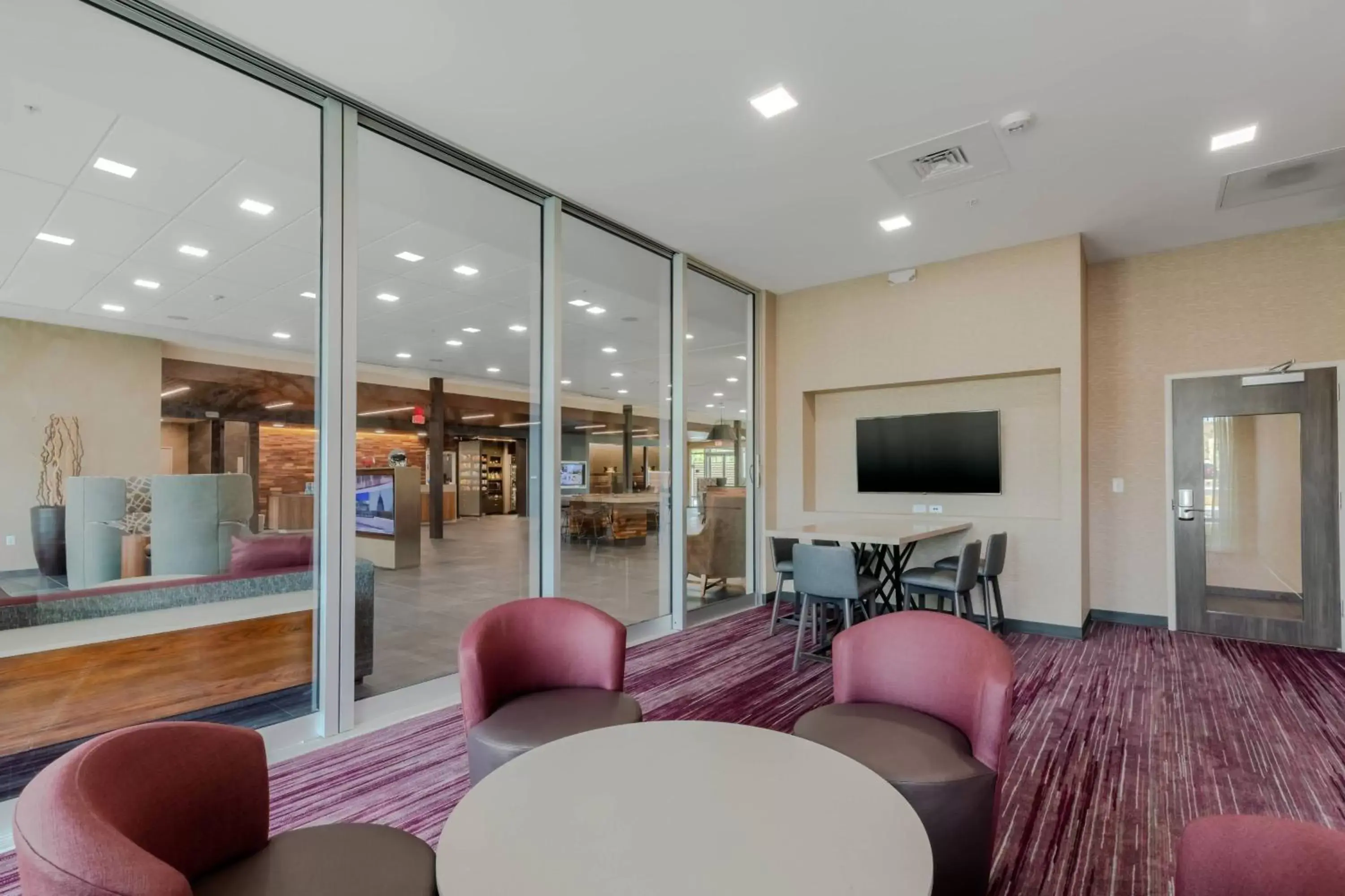 Business facilities in Courtyard by Marriott Savannah Airport