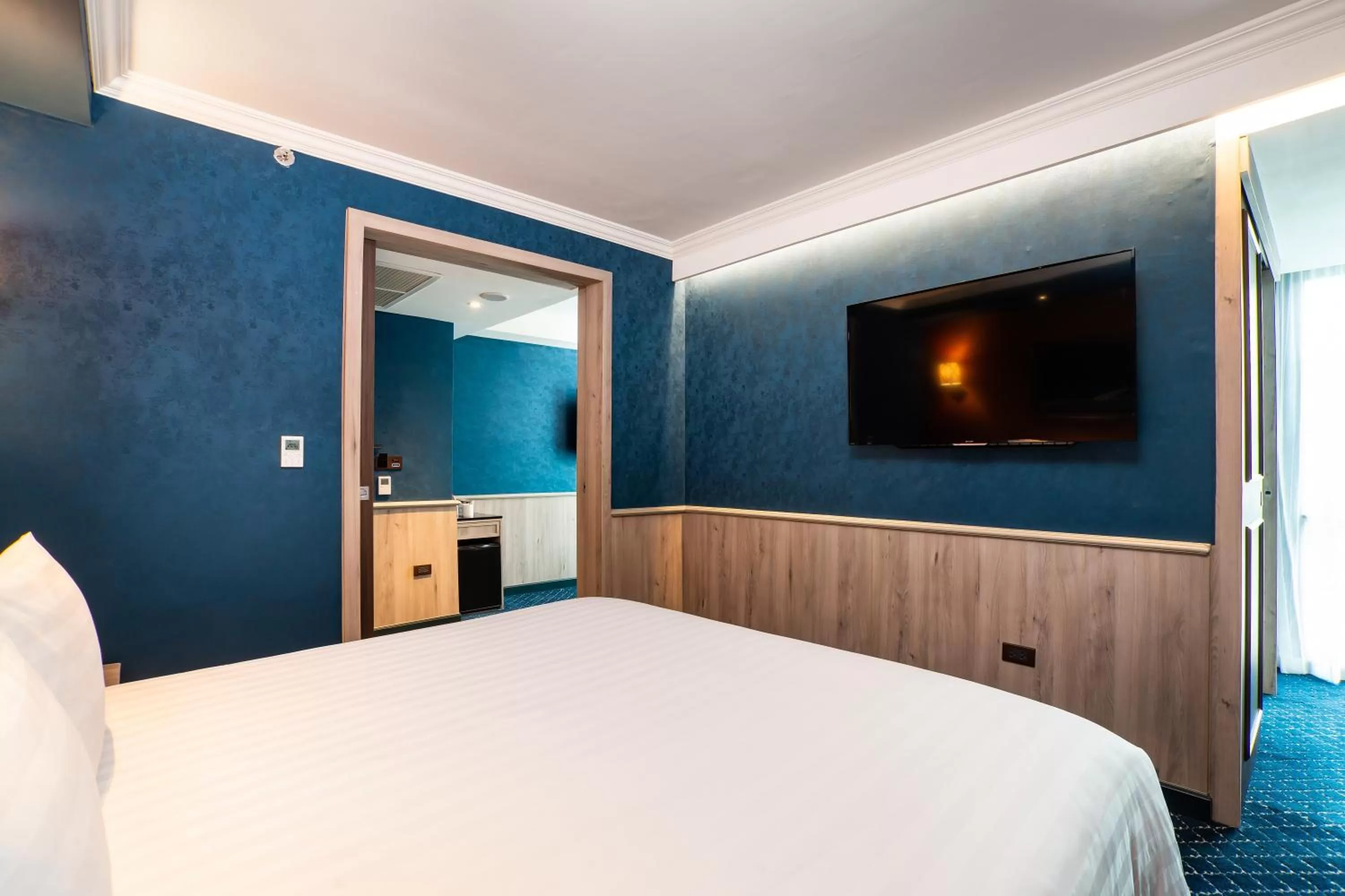 Bedroom, Bed in The Coach Hotel Sukhumvit - Asok BTS Bangkok