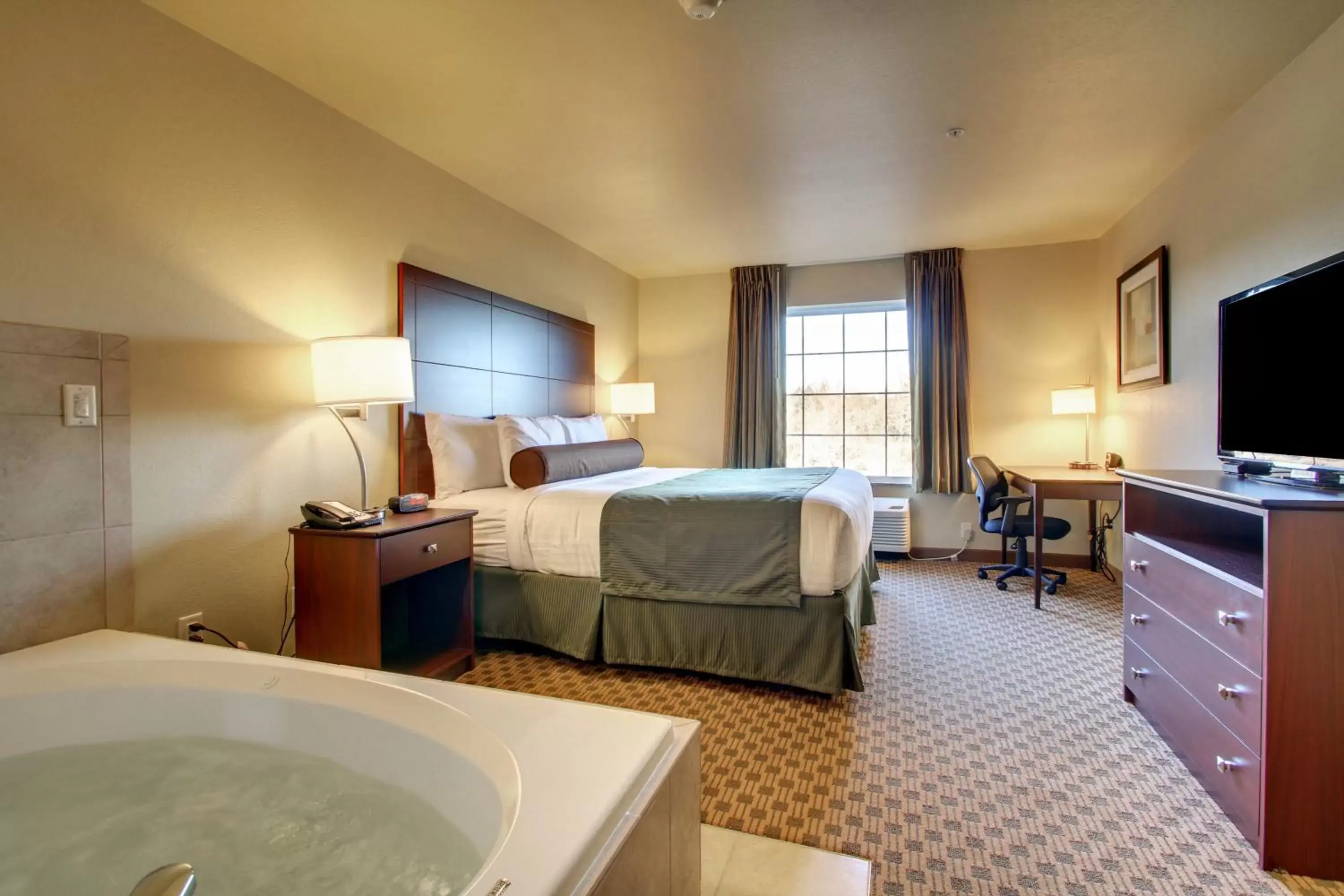 Bed in Cobblestone Hotel & Suites - Charlestown