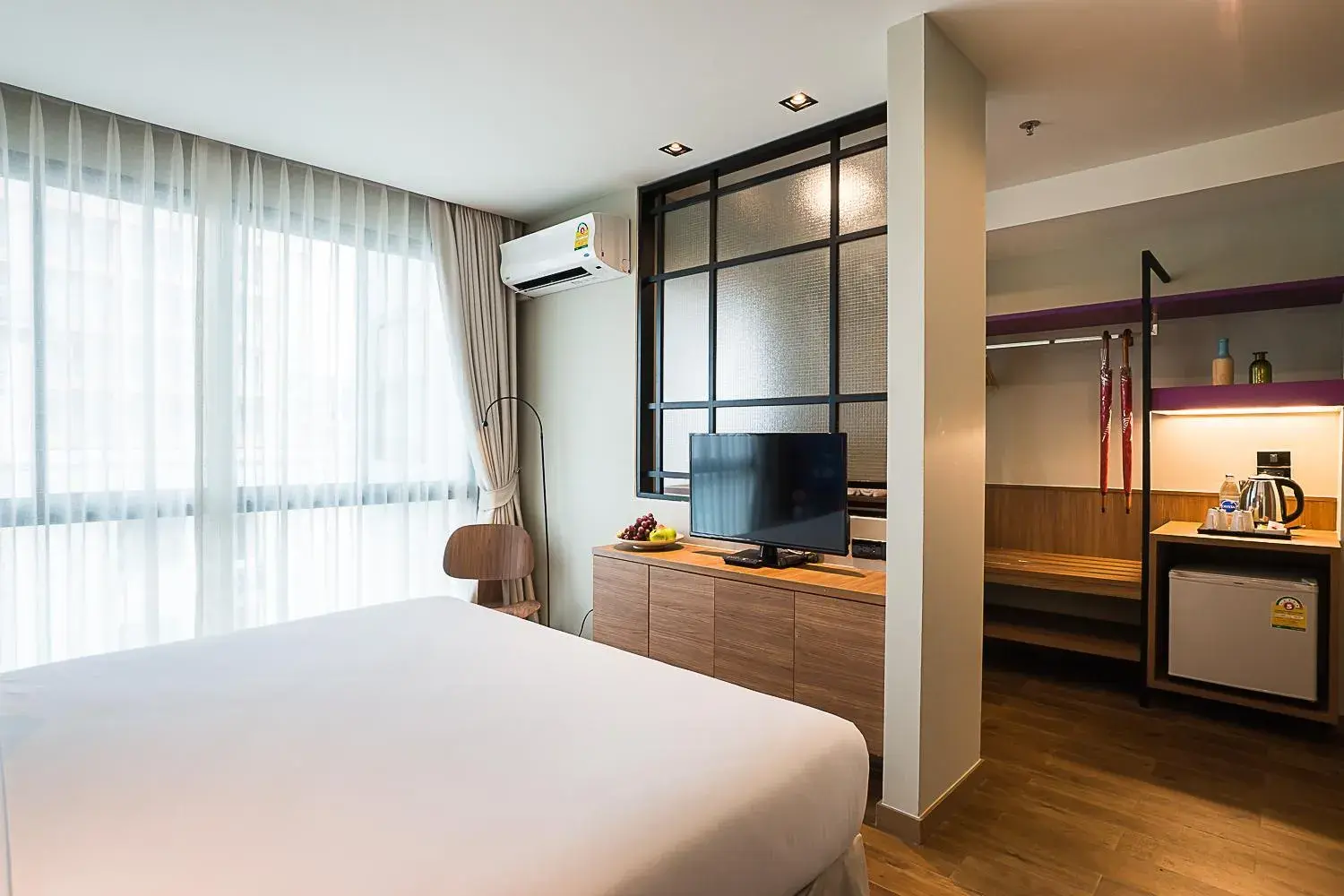 TV and multimedia, Bed in Sunshine Hip Hotel - SHA Extra Plus