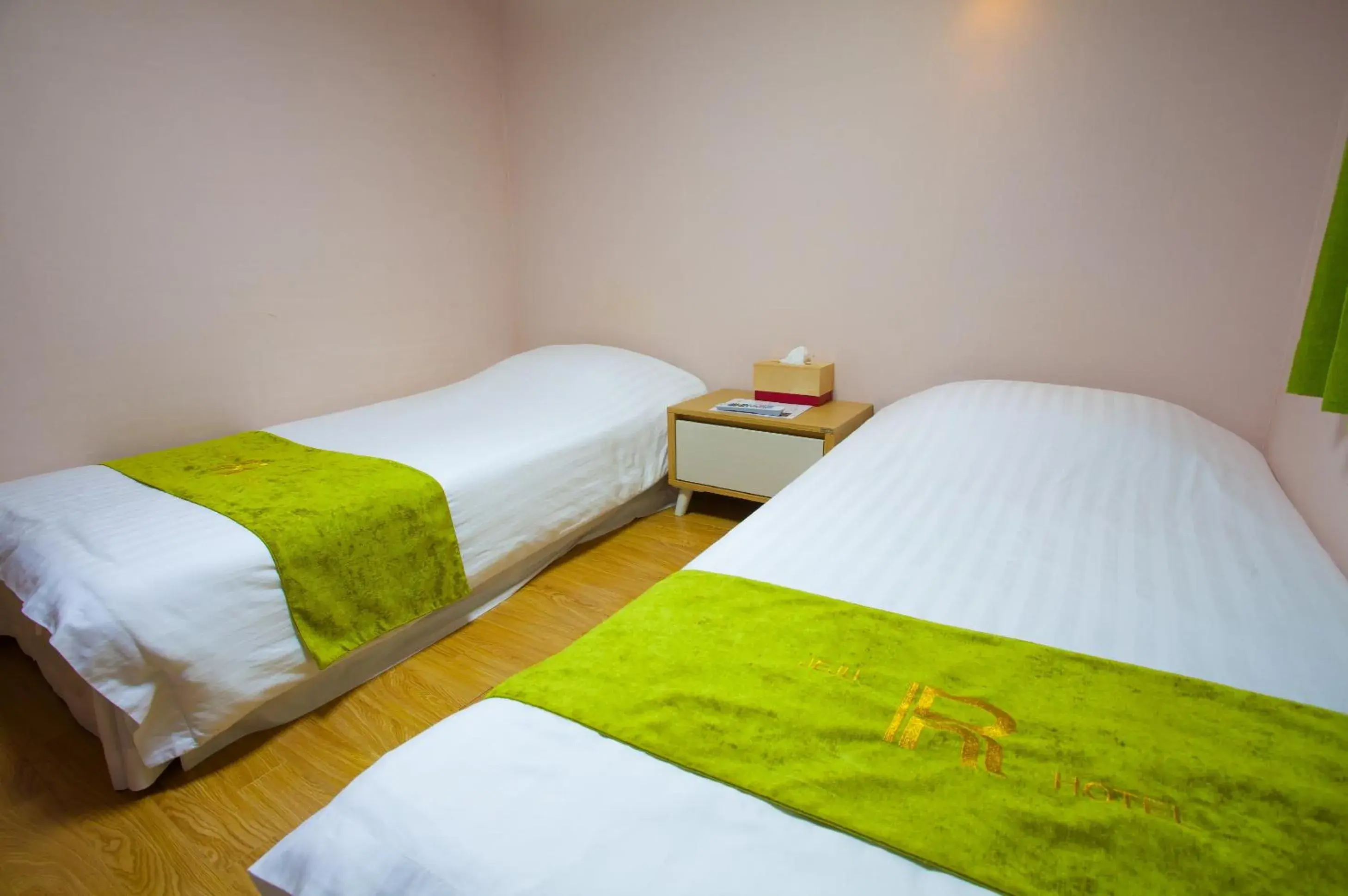 Photo of the whole room, Bed in Jeju R Guesthouse