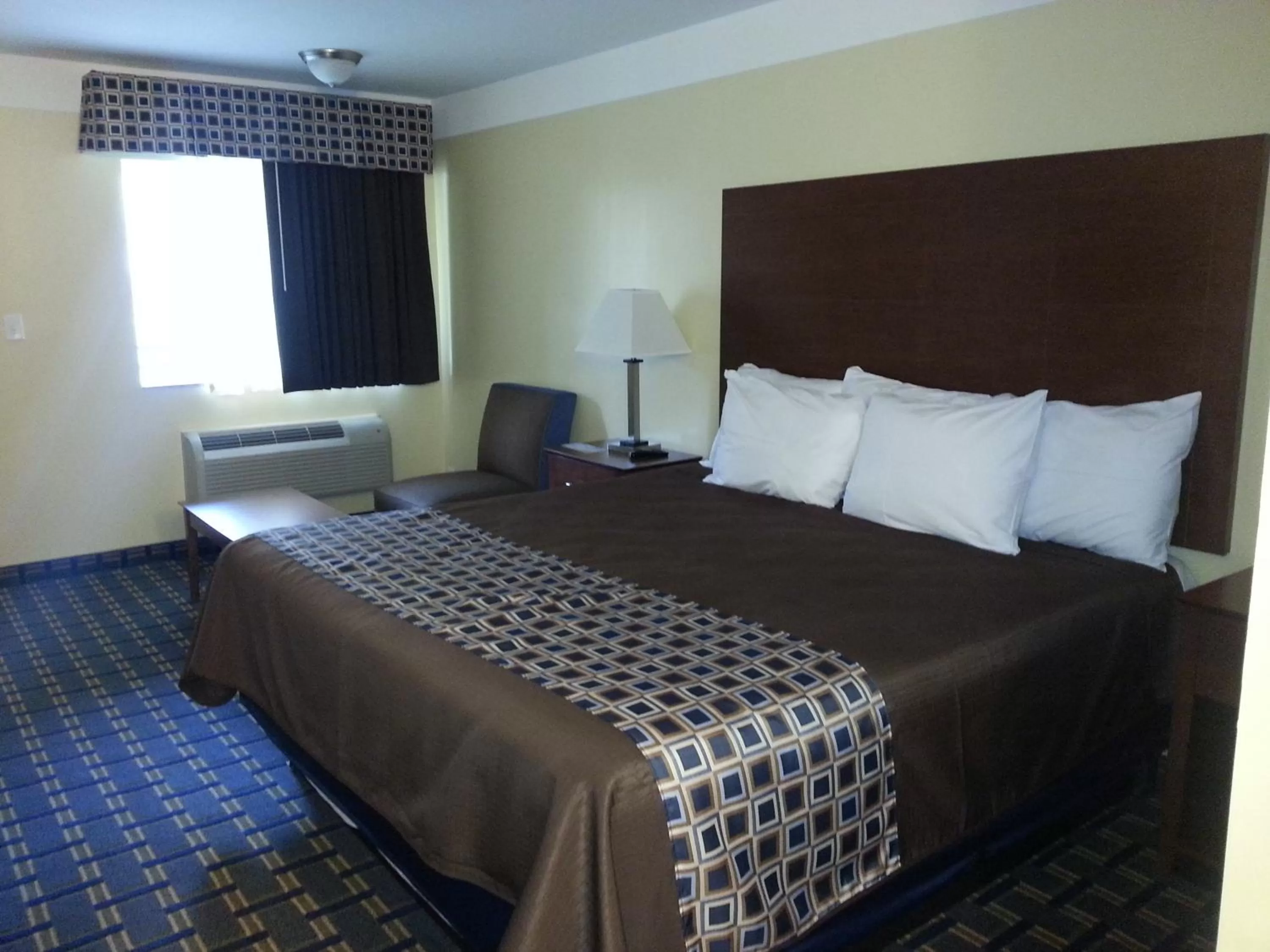 Standard King Room - Smoking in Days Inn by Wyndham Fultondale