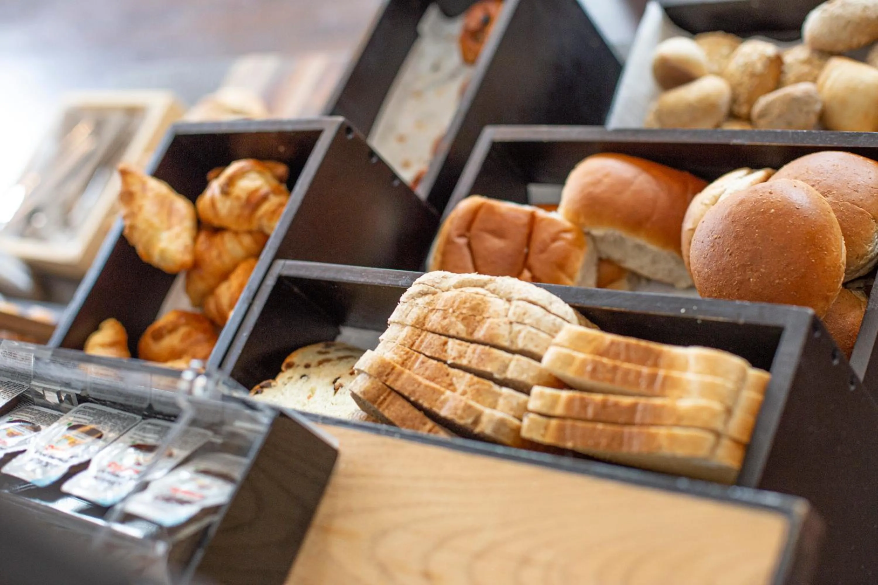 Restaurant/places to eat in Golden Tulip West Ende