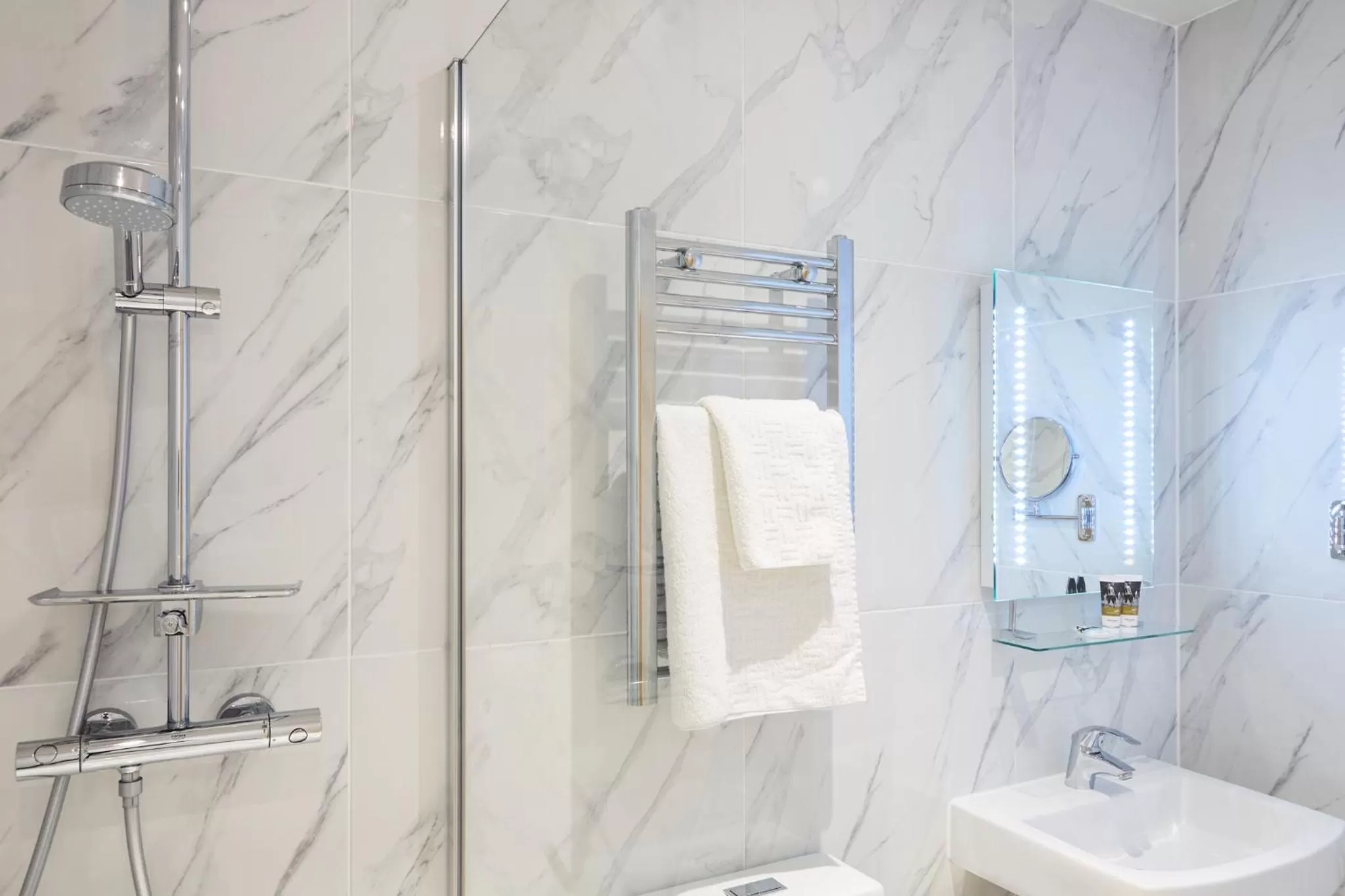 Shower in Mercure Newbury West Grange Hotel