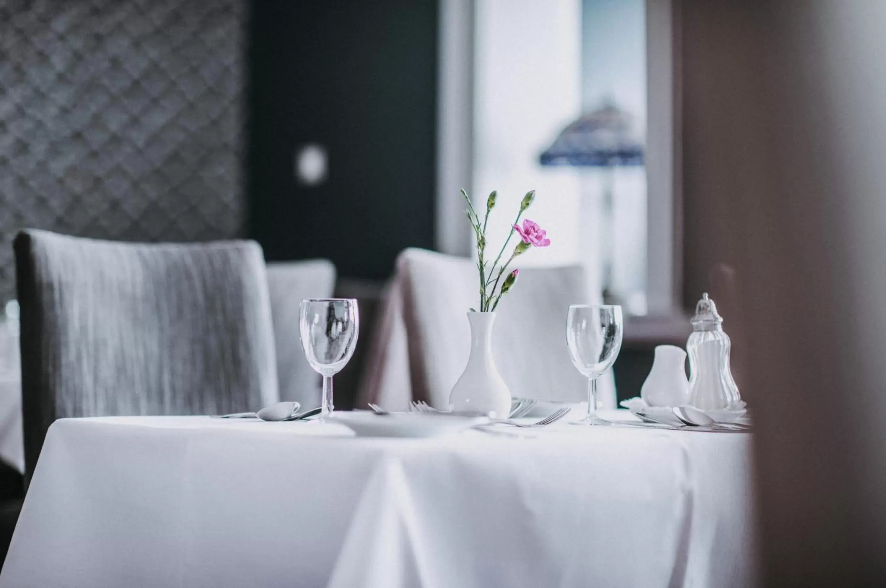 Restaurant/Places to Eat in Bedford Hotel