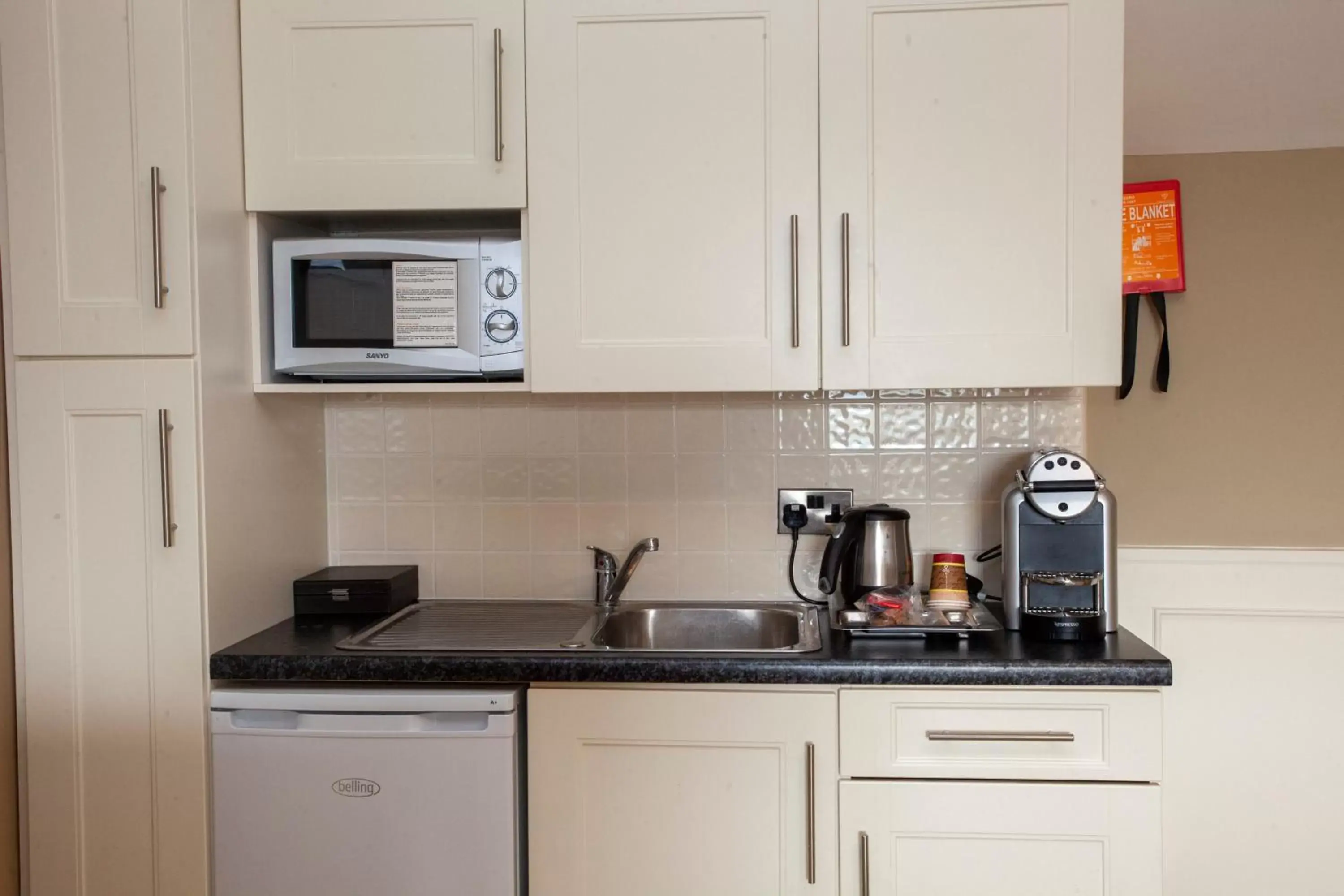 Kitchen/Kitchenette in Strandhill Lodge and Suites