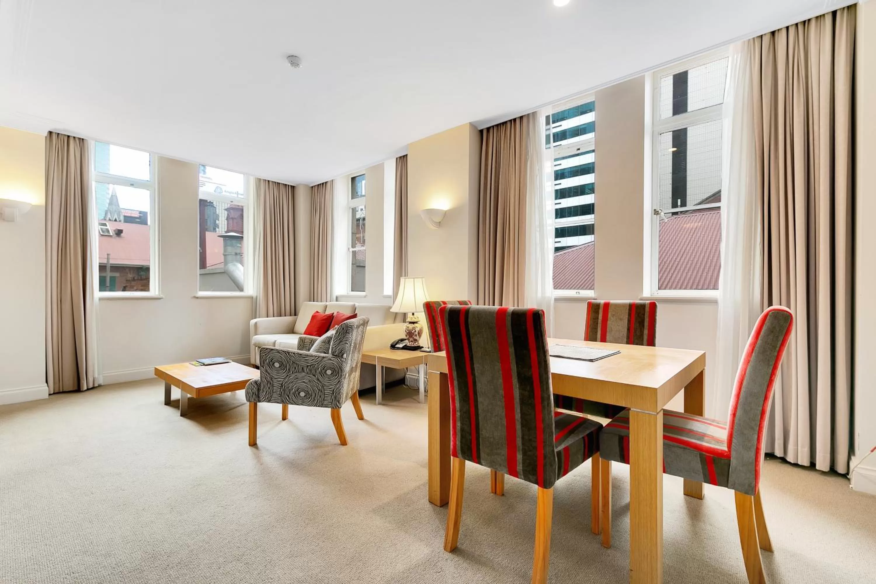 Living room in Manor Apartment Hotel