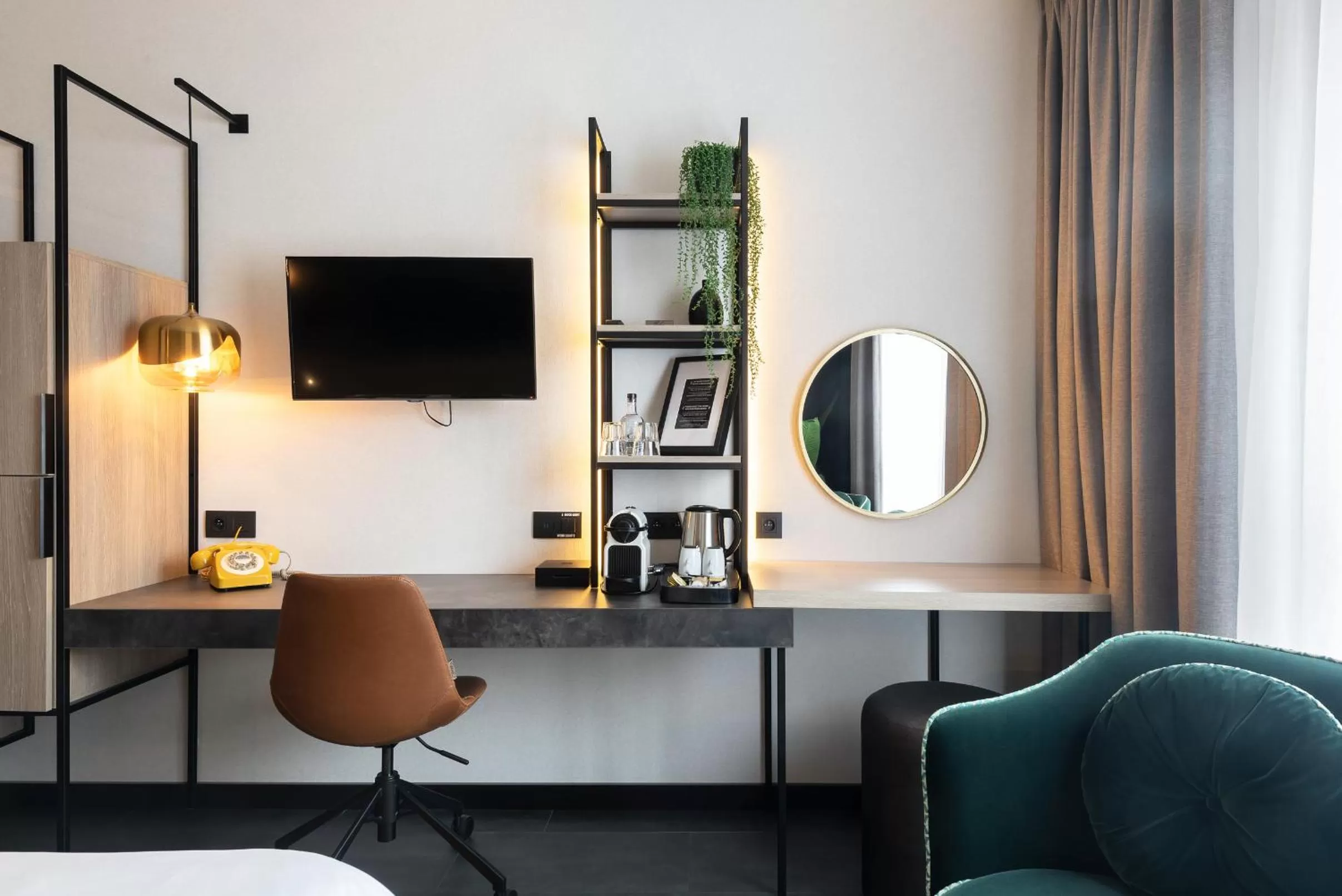 Living room, Bed in Ariane Hotel