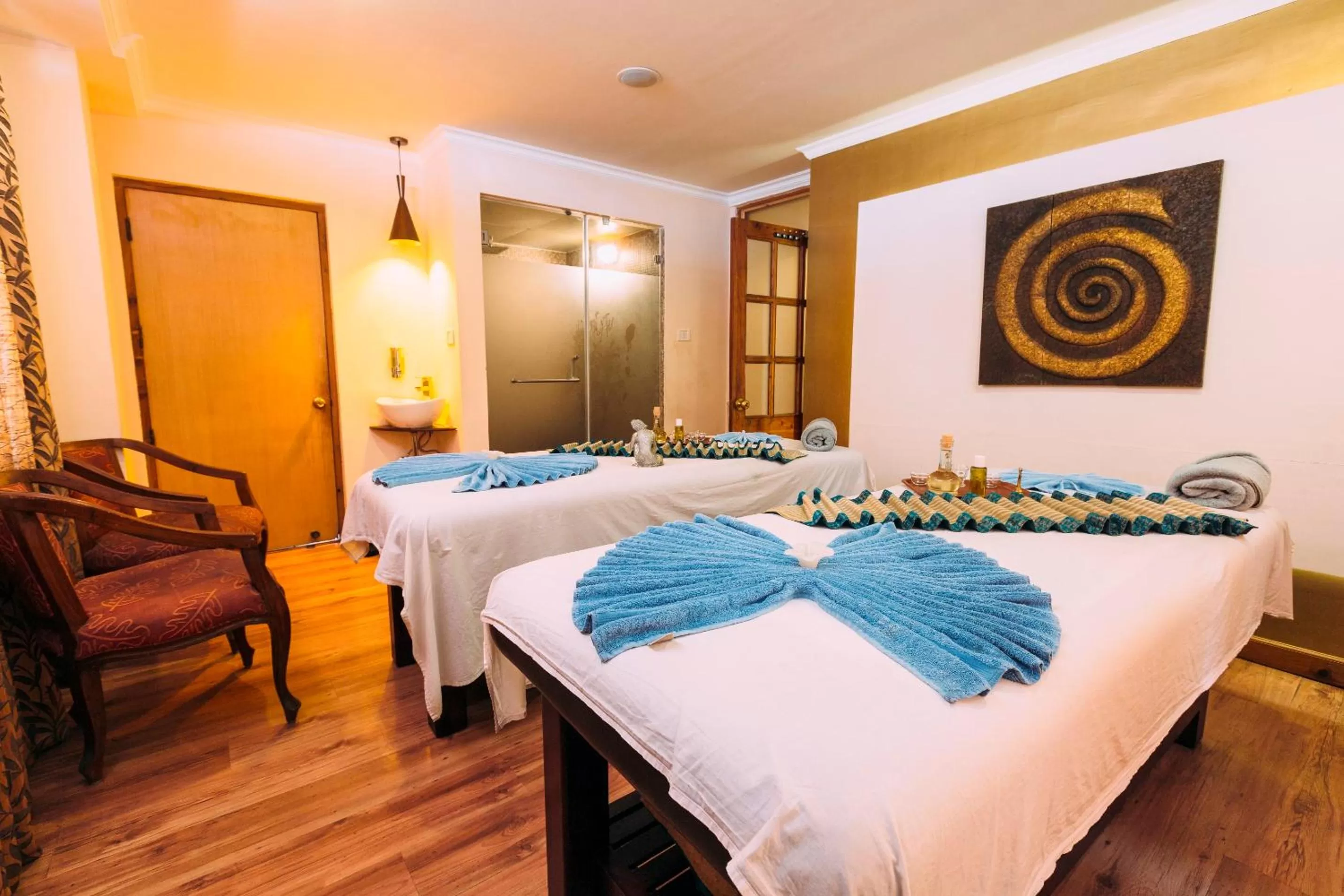 Massage, Bed in Hotel Willow Banks Shimla