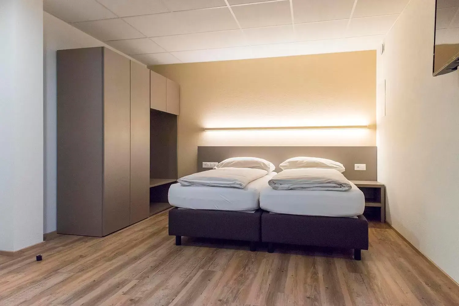 Bed in Hotel am Kreisel: Self-Service Check-In Hotel