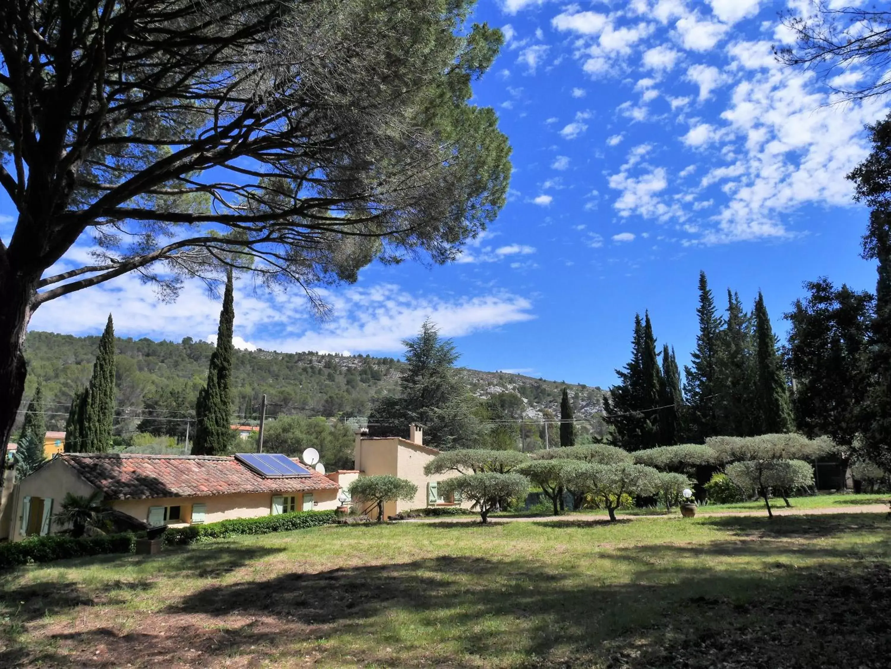 Property building in Le Mas des Oliviers