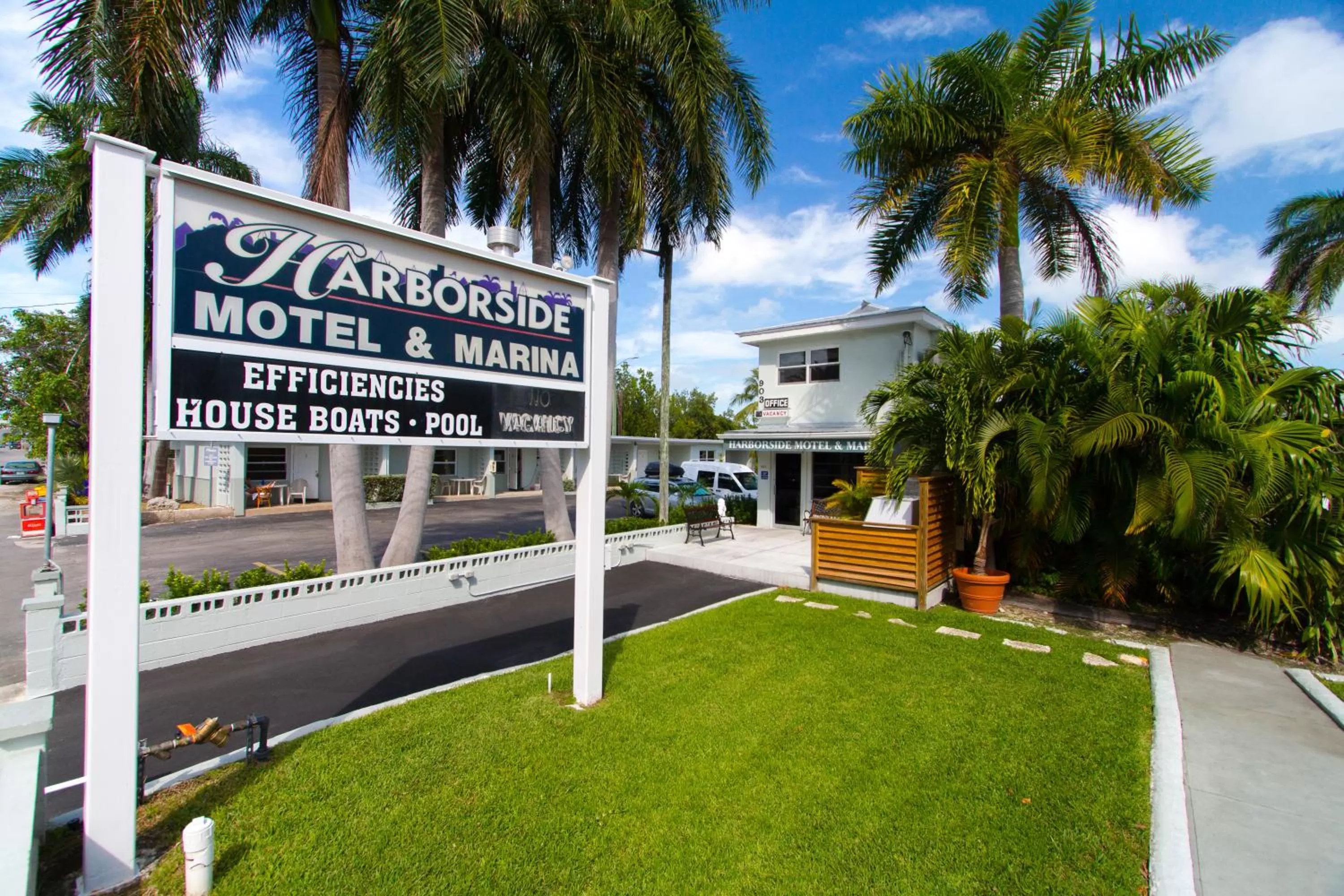 Facade/entrance in Harborside Motel & Marina