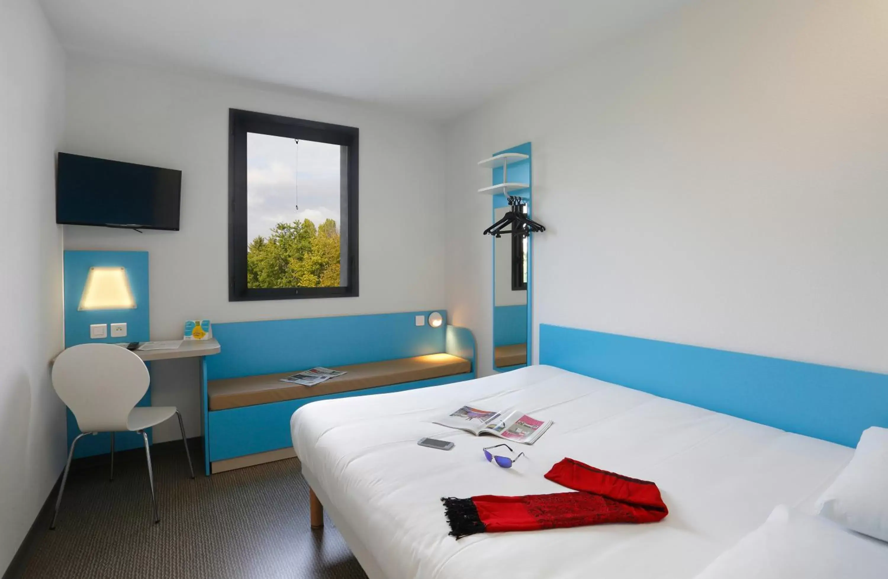 Bedroom, Bed in First Inn Hotel Blois