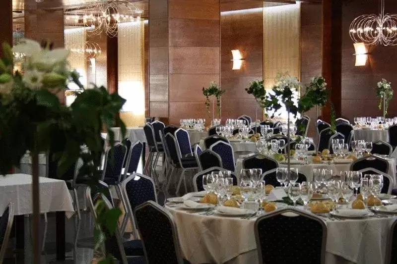 Restaurant/Places to Eat in Hotel Acosta Centro