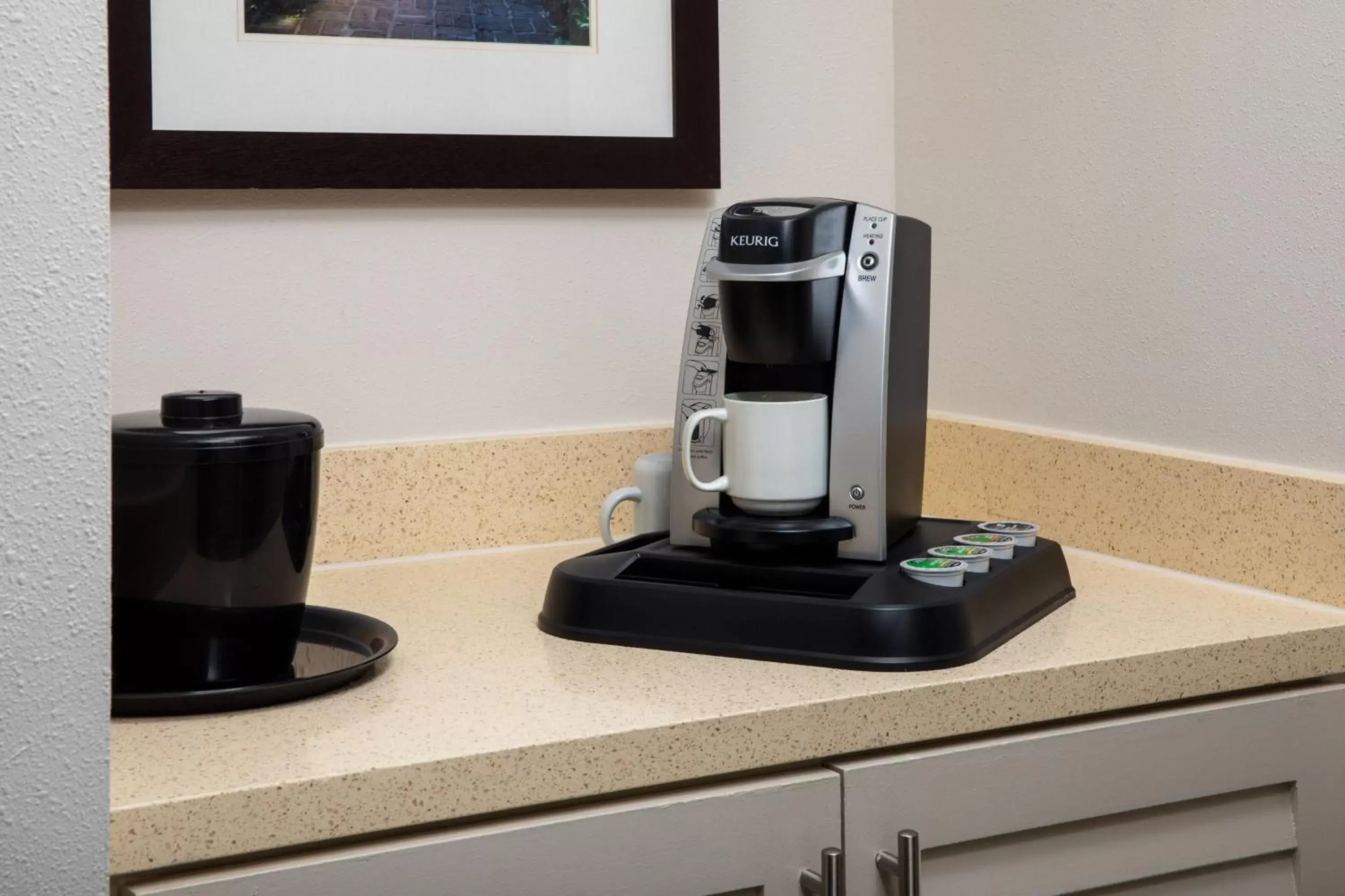 Photo of the whole room, Coffee/Tea Facilities in The Limited Hotel