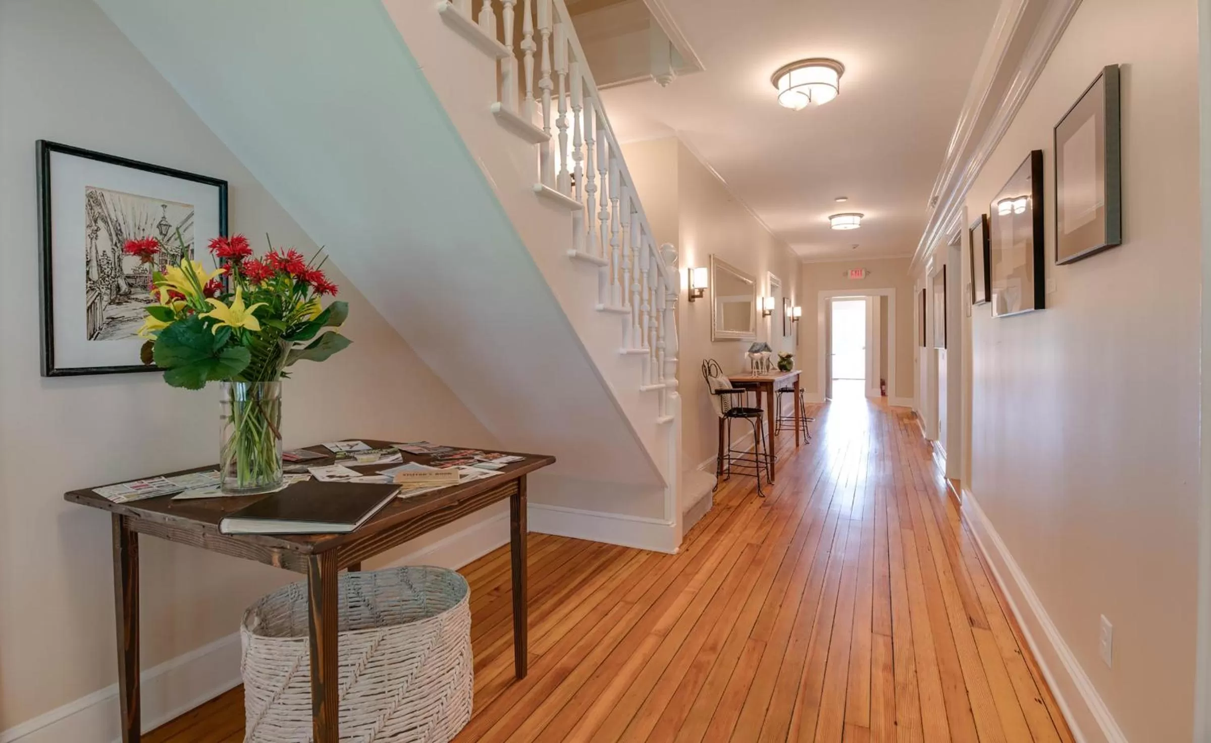 Property building in Lakehouse Inn