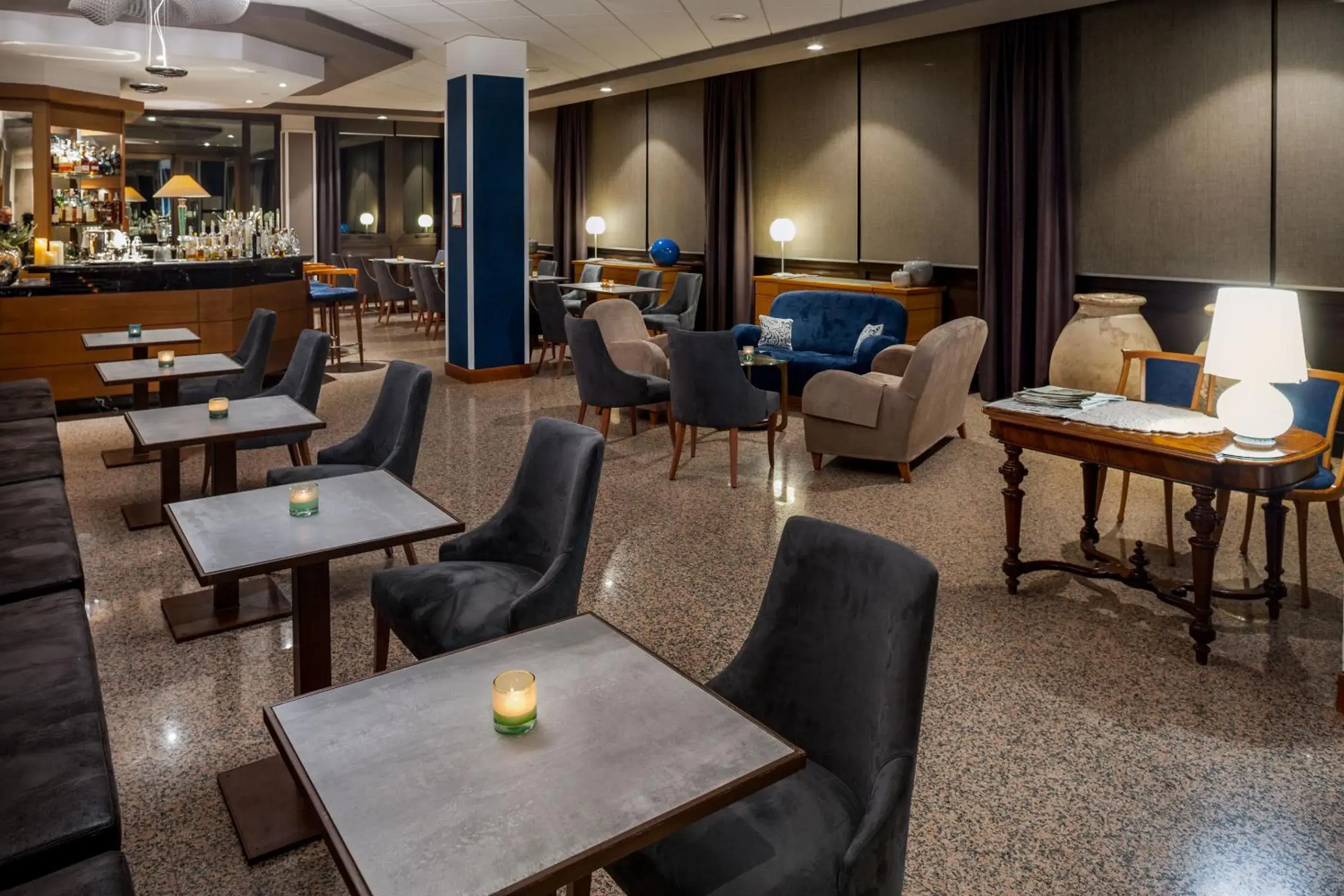 Lounge or bar, Restaurant/Places to Eat in Grand Hotel Diana Majestic