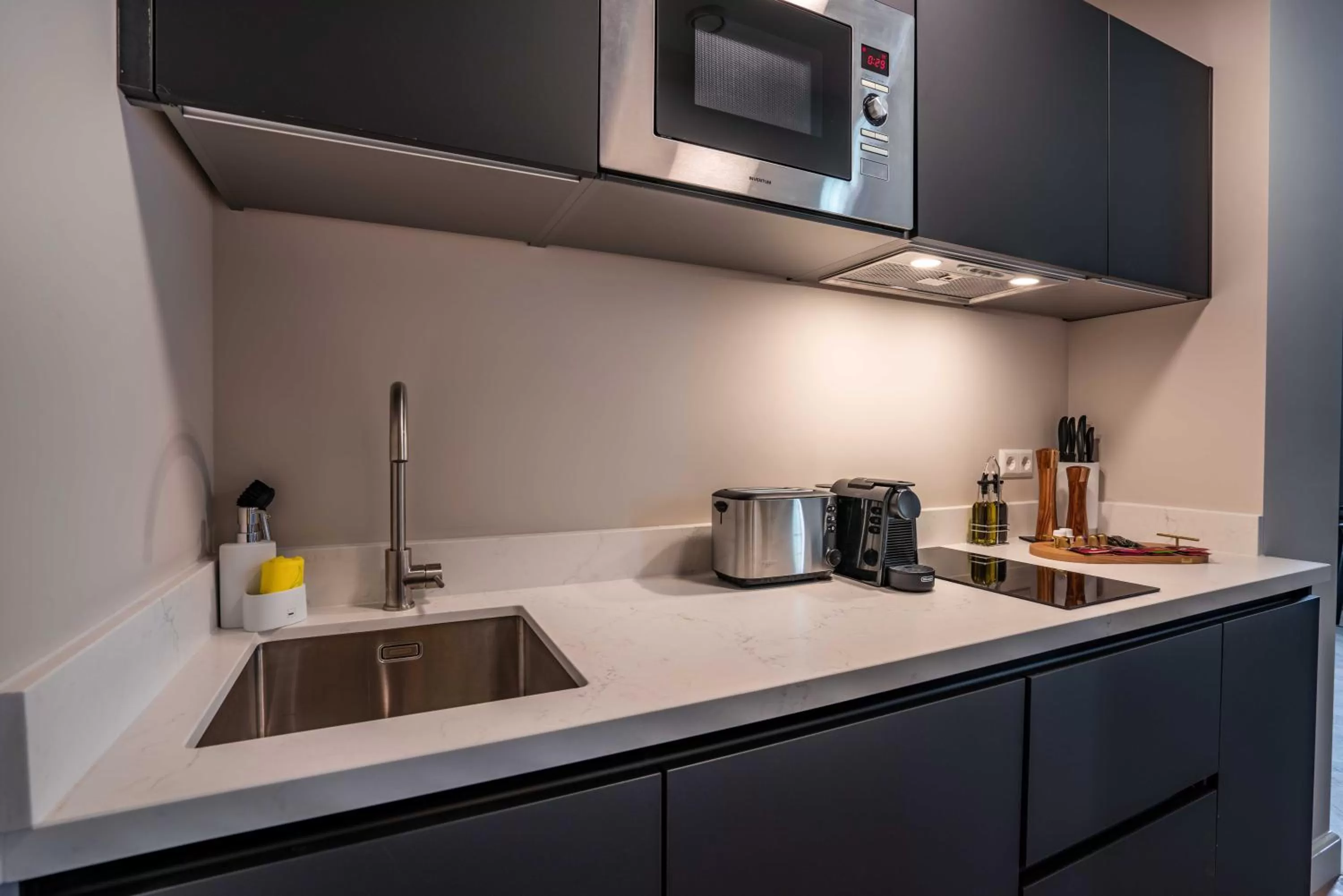 Coffee/tea facilities in Limehome The Hague Keizerstraat