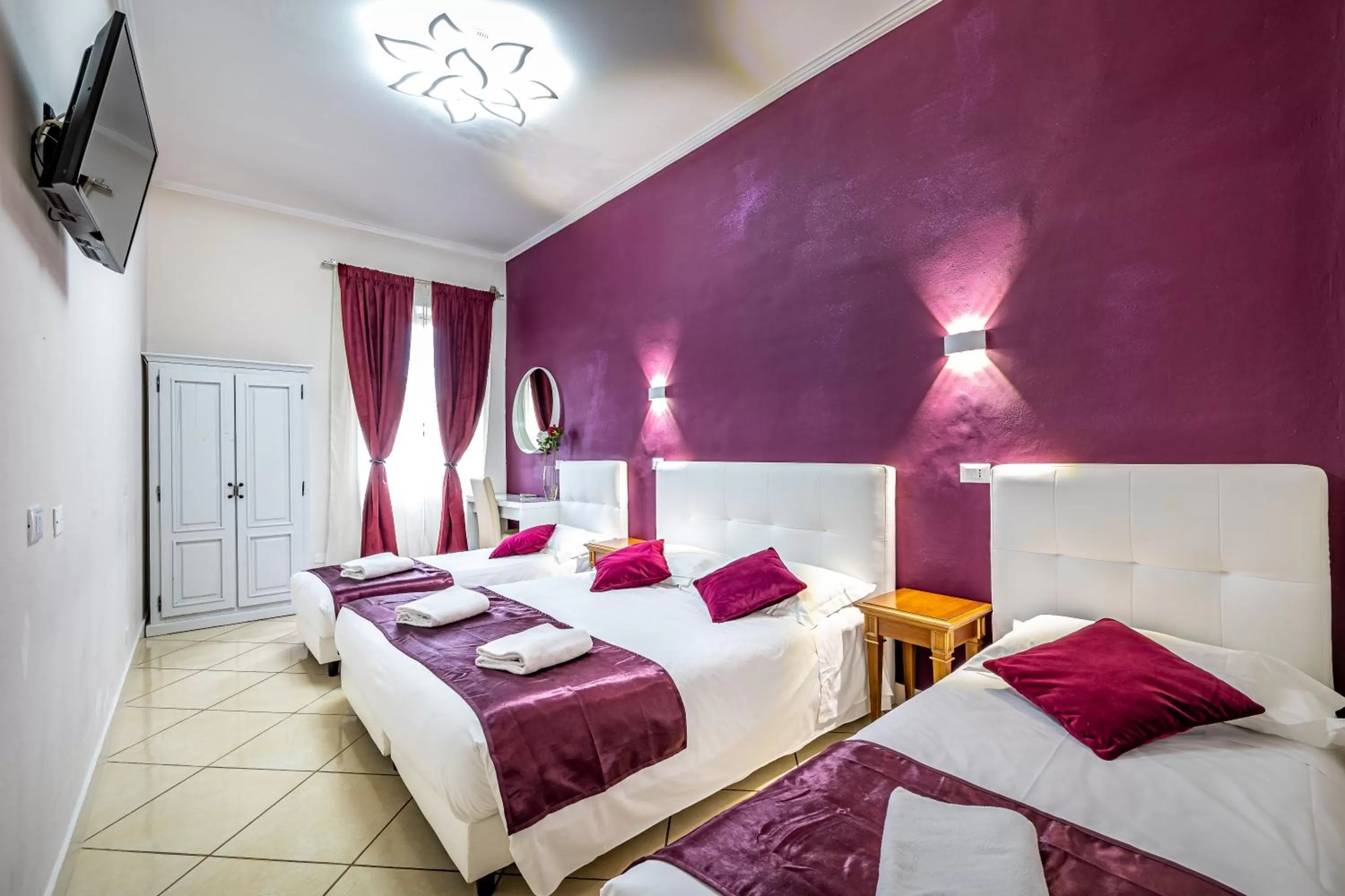 Bedroom, Bed in HOTEL VENETO con accesso ZTL