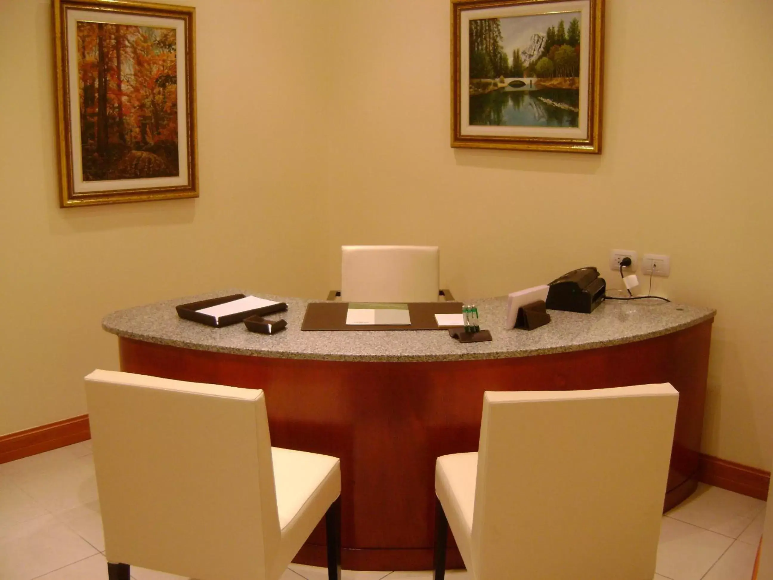 Business facilities in InterTower Hotel