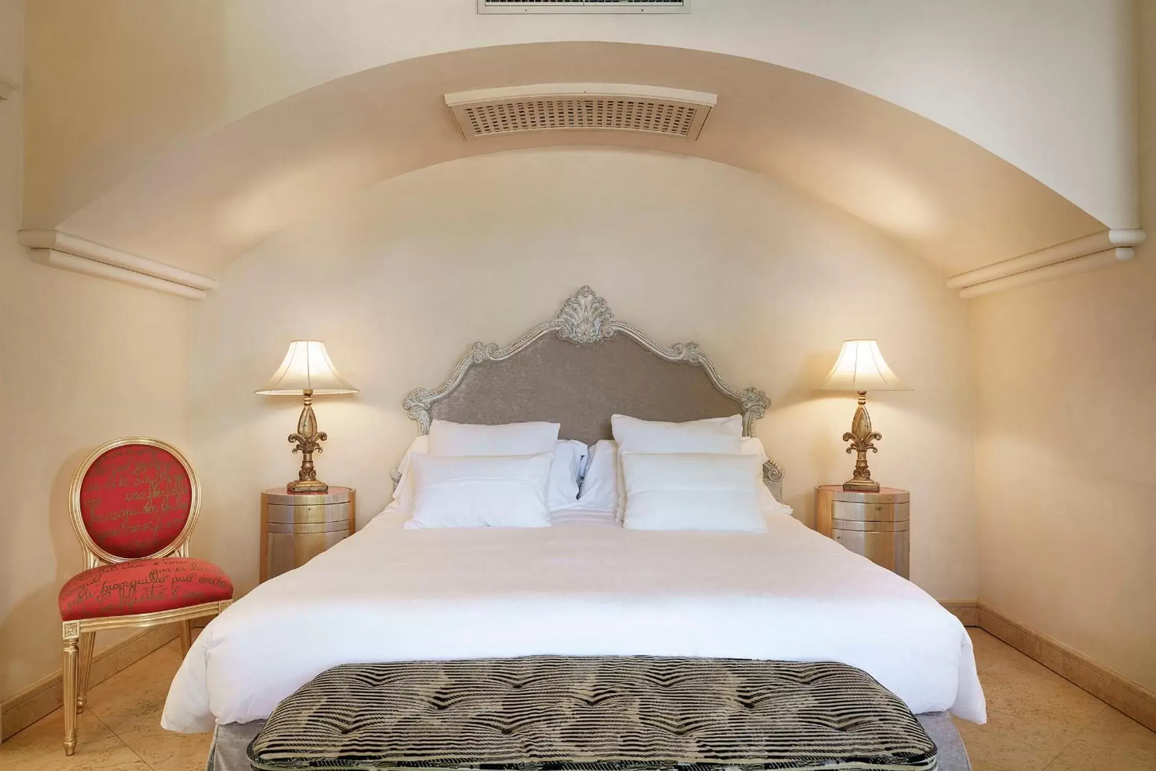 Bed in Romano Palace Luxury Hotel