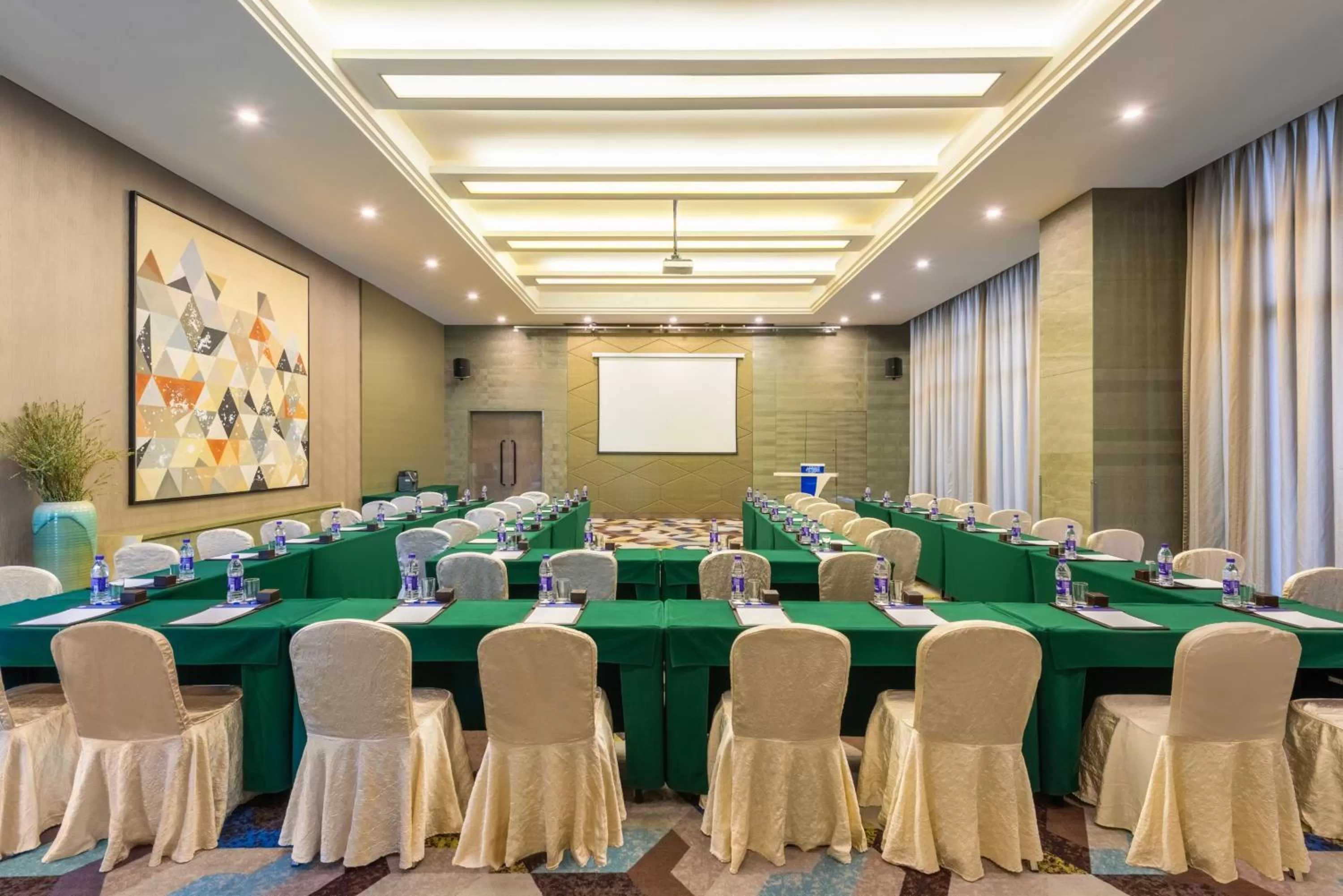 Meeting/conference room in Holiday Inn Express Beijing Yizhuang by IHG