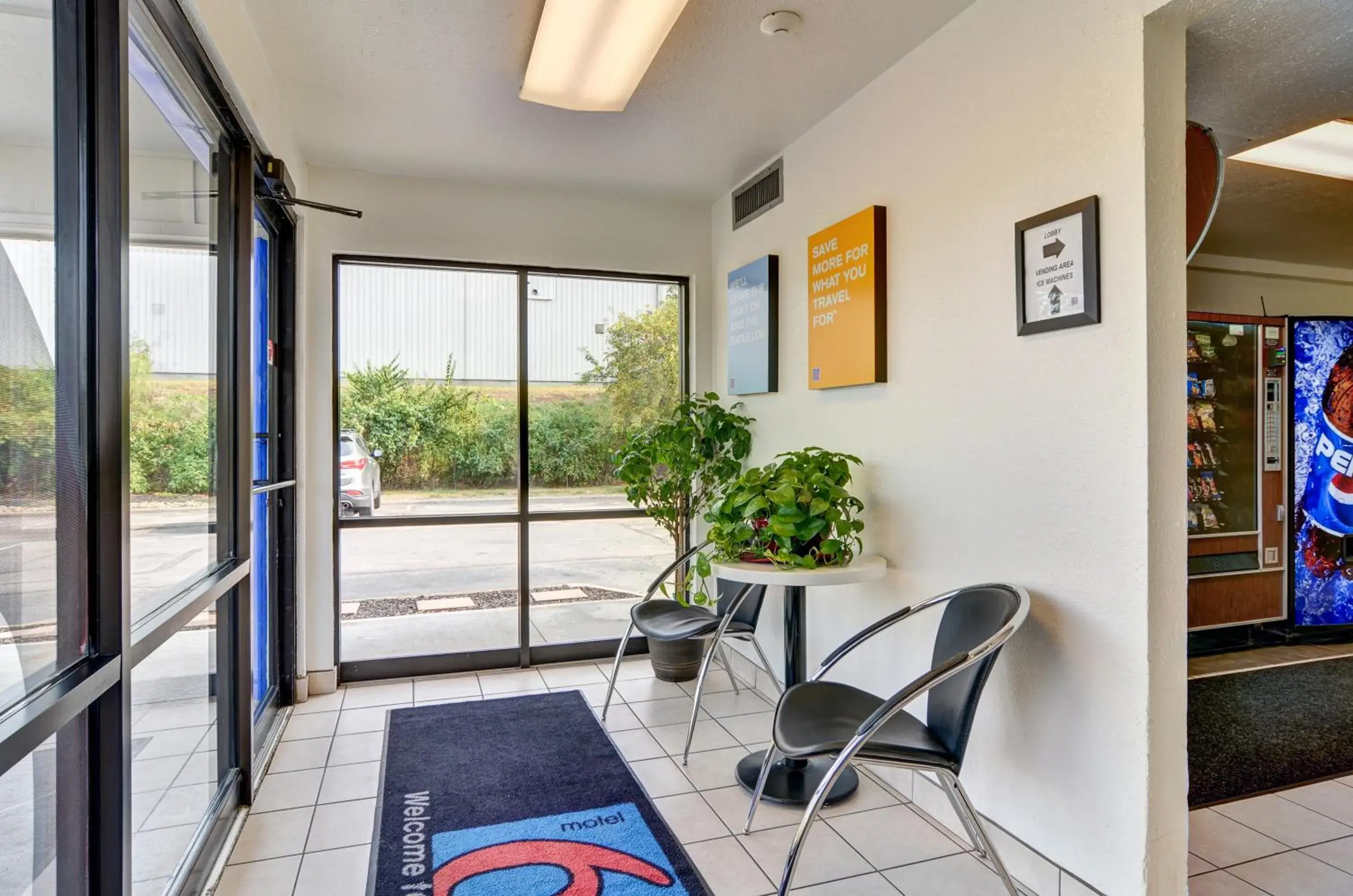 Lobby or reception in Motel 6-Pittsburgh, PA - Crafton Lobby or reception in Motel 6-Pittsburgh, PA - Crafton