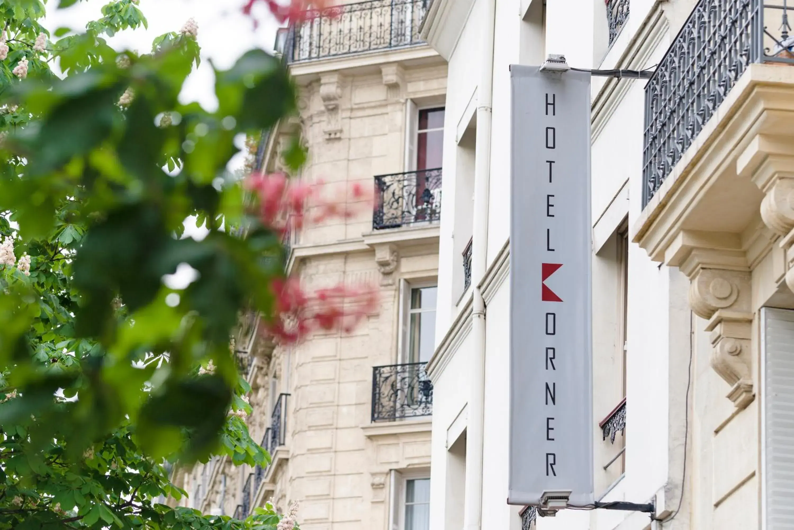 Property building, Balcony/Terrace in Hotel Korner Montparnasse