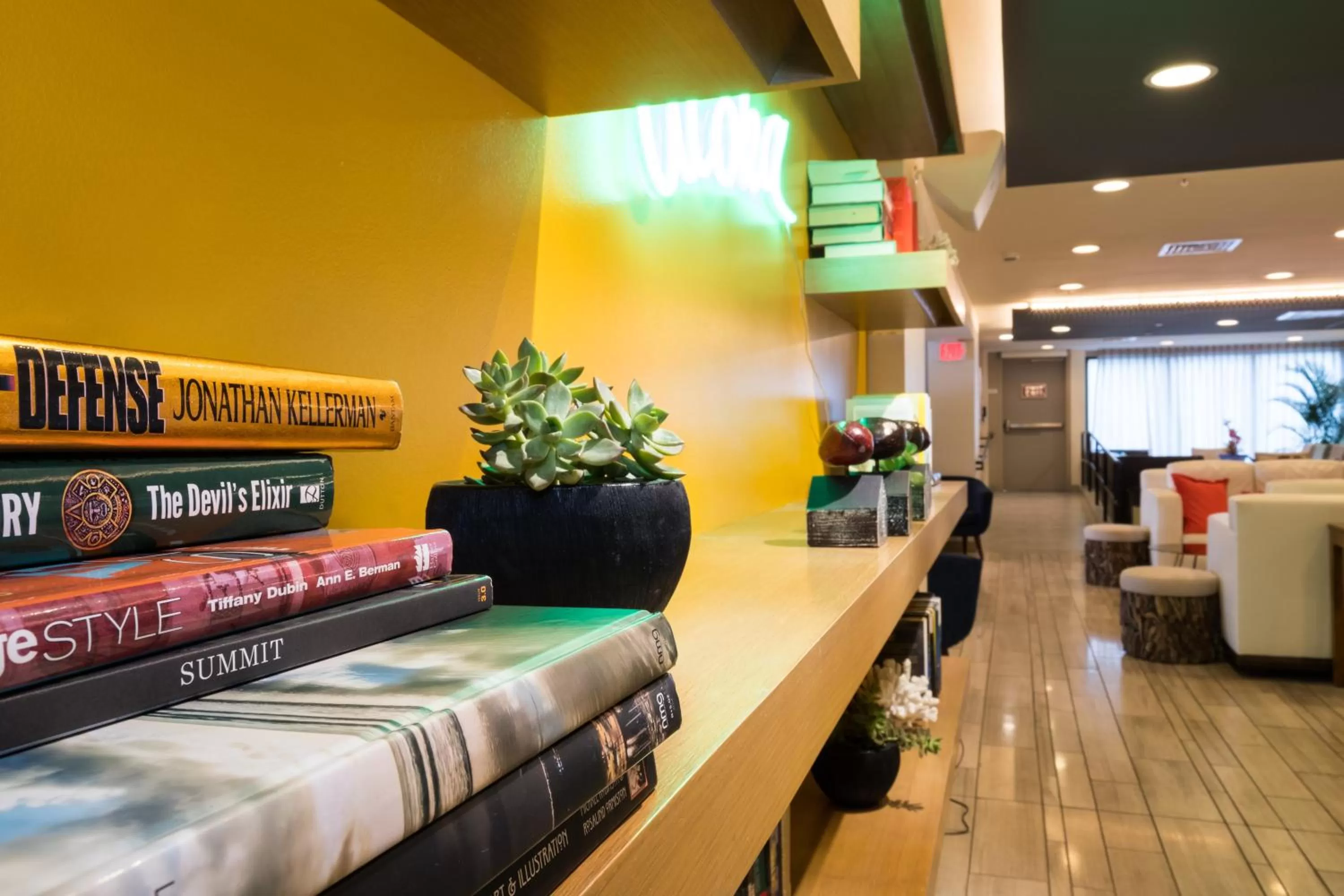 Lobby or reception, Bed in VIVE Hotel Waikiki