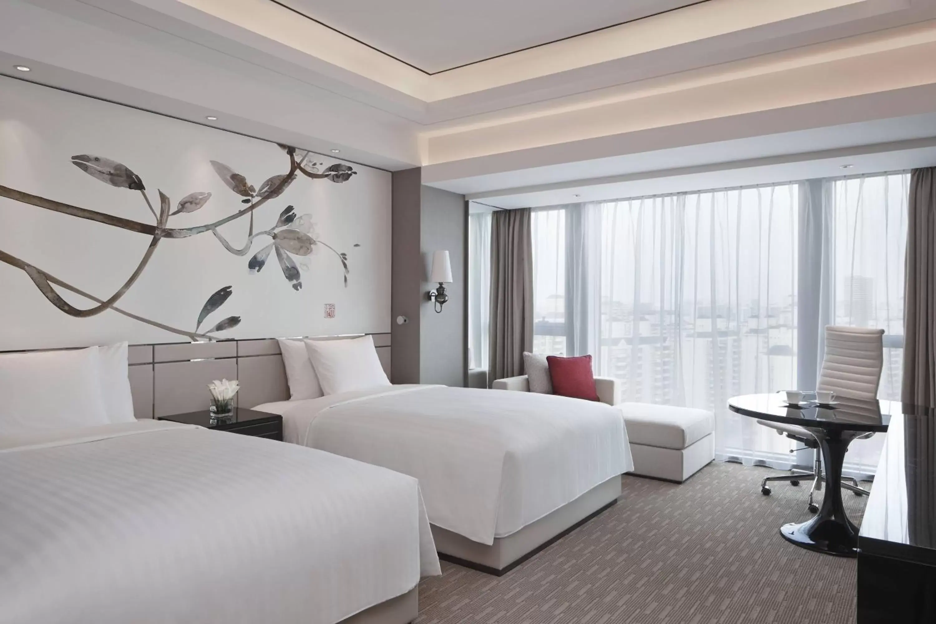 Photo of the whole room, Bed in Shanghai Marriott Hotel Parkview