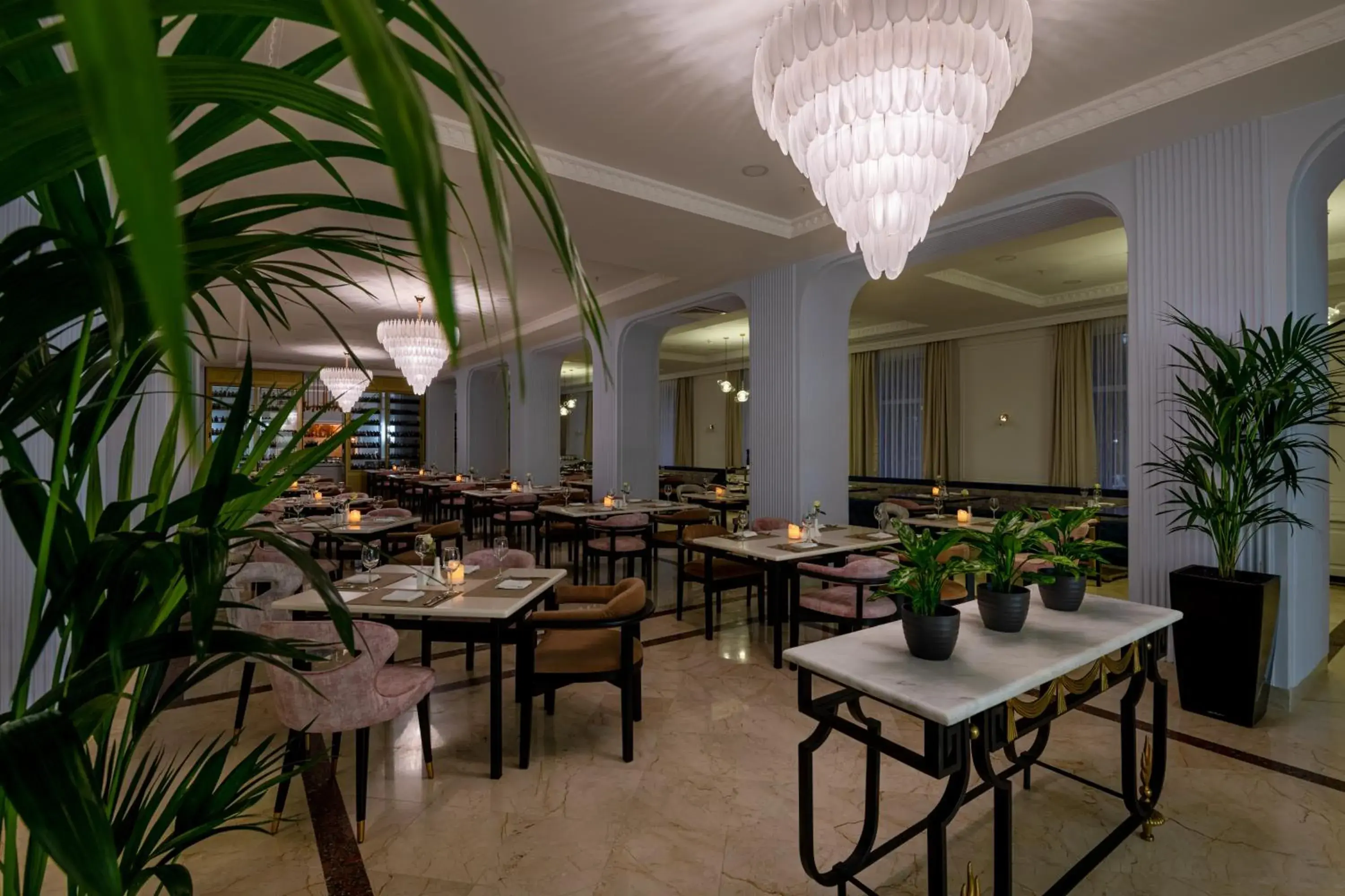 Restaurant/Places to Eat in Tashkent Palace Hotel