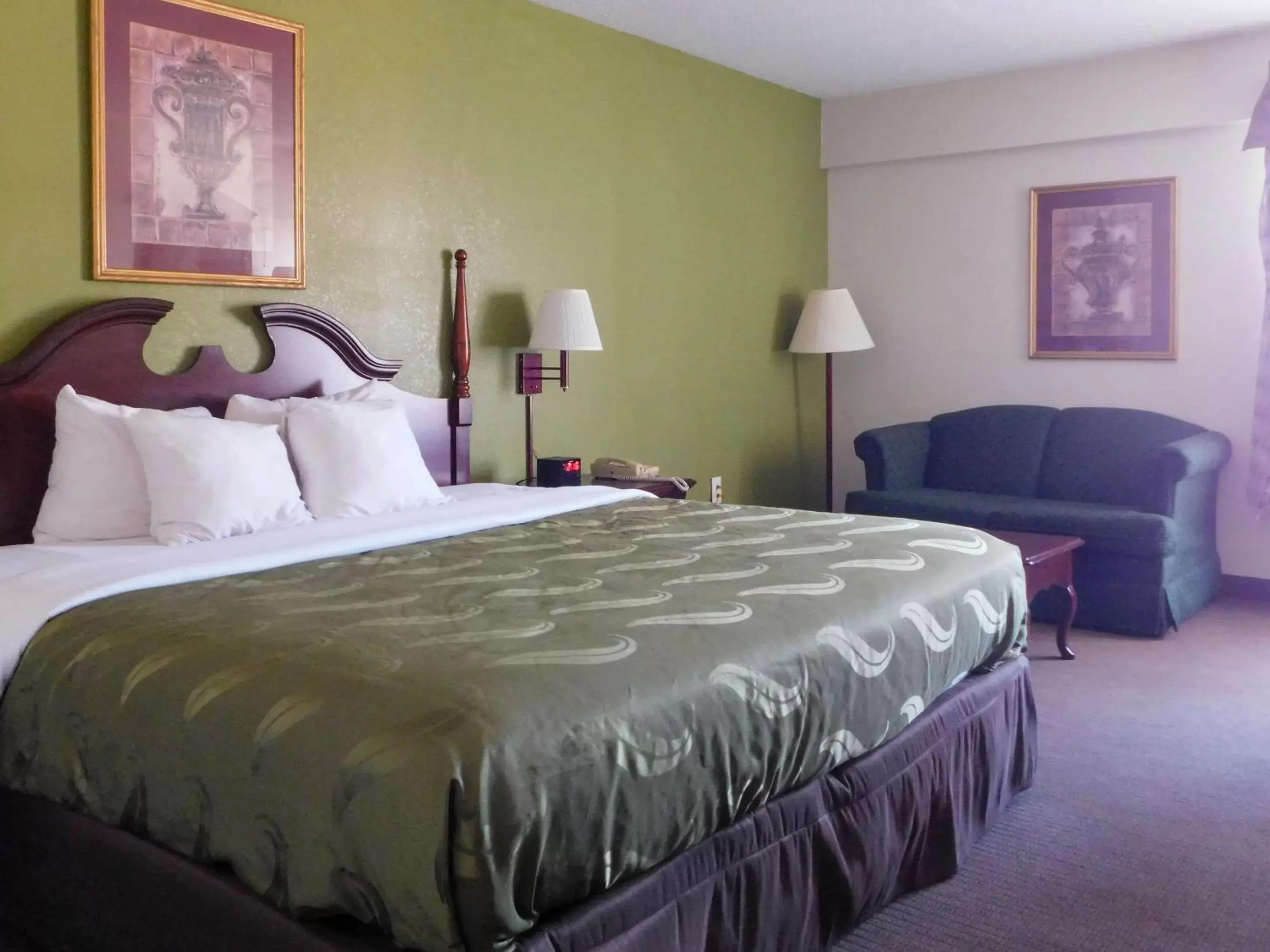 Photo of the whole room, Bed in Quality Inn & Suites Thomasville