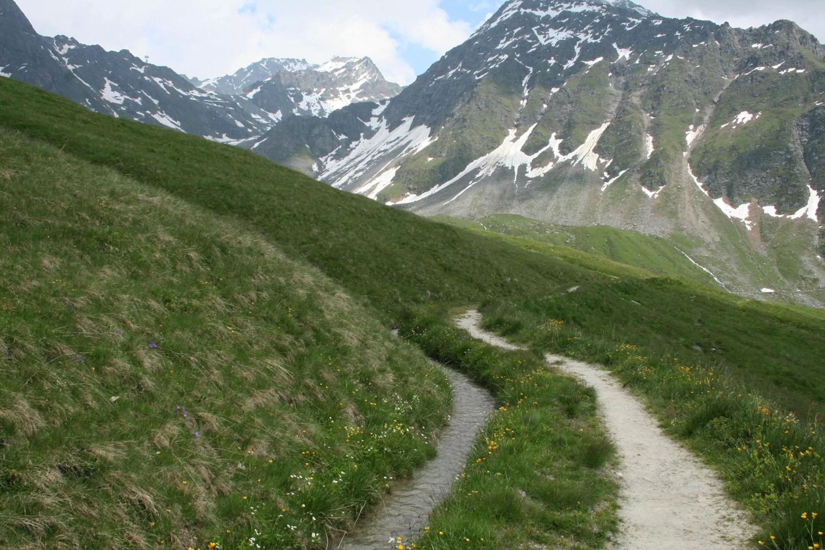 Hiking in BnB Claudy et Elizabeth Michellod-Dutheil