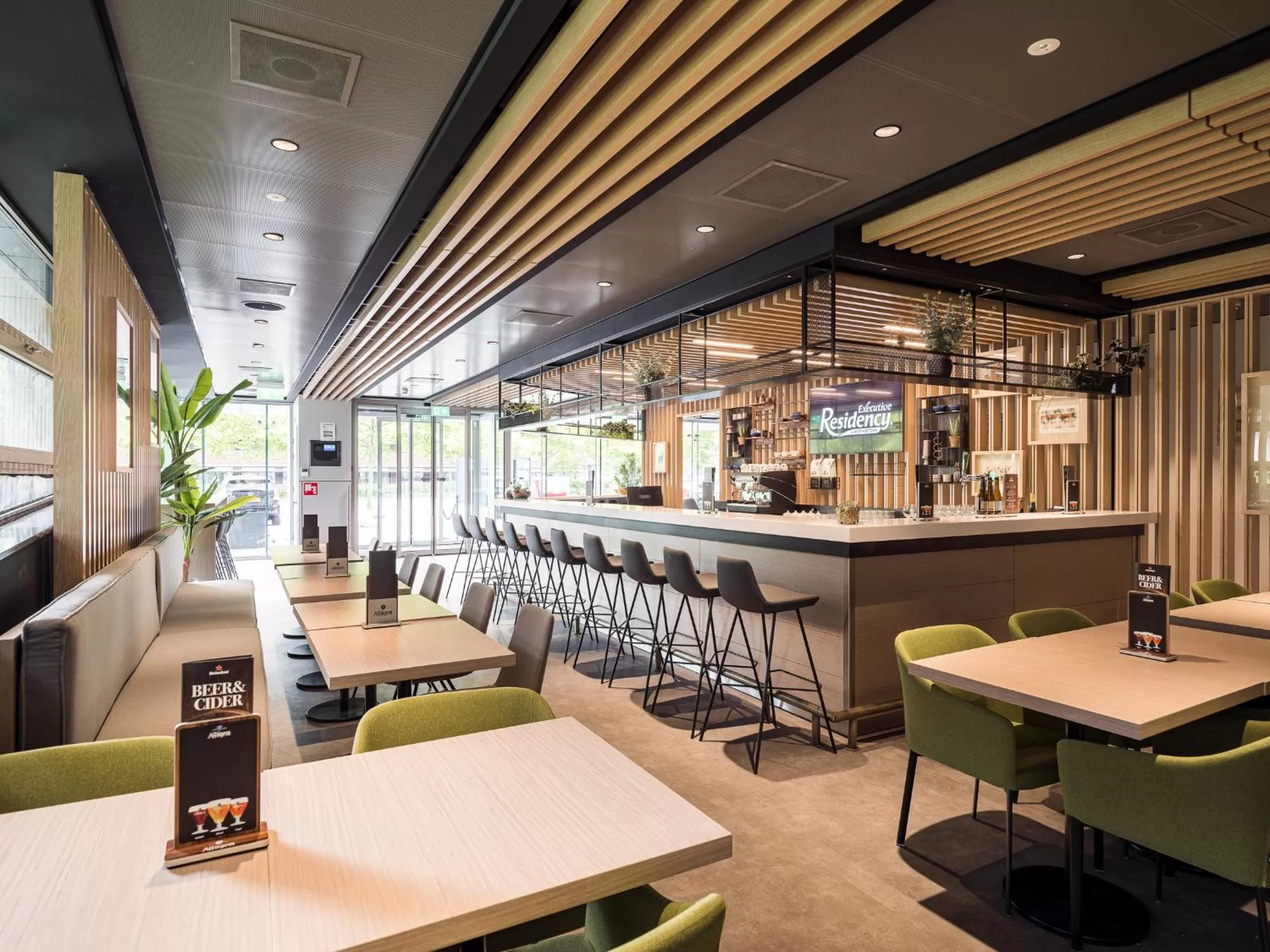 Lounge or bar in Executive Residency by Best Western Amsterdam Airport