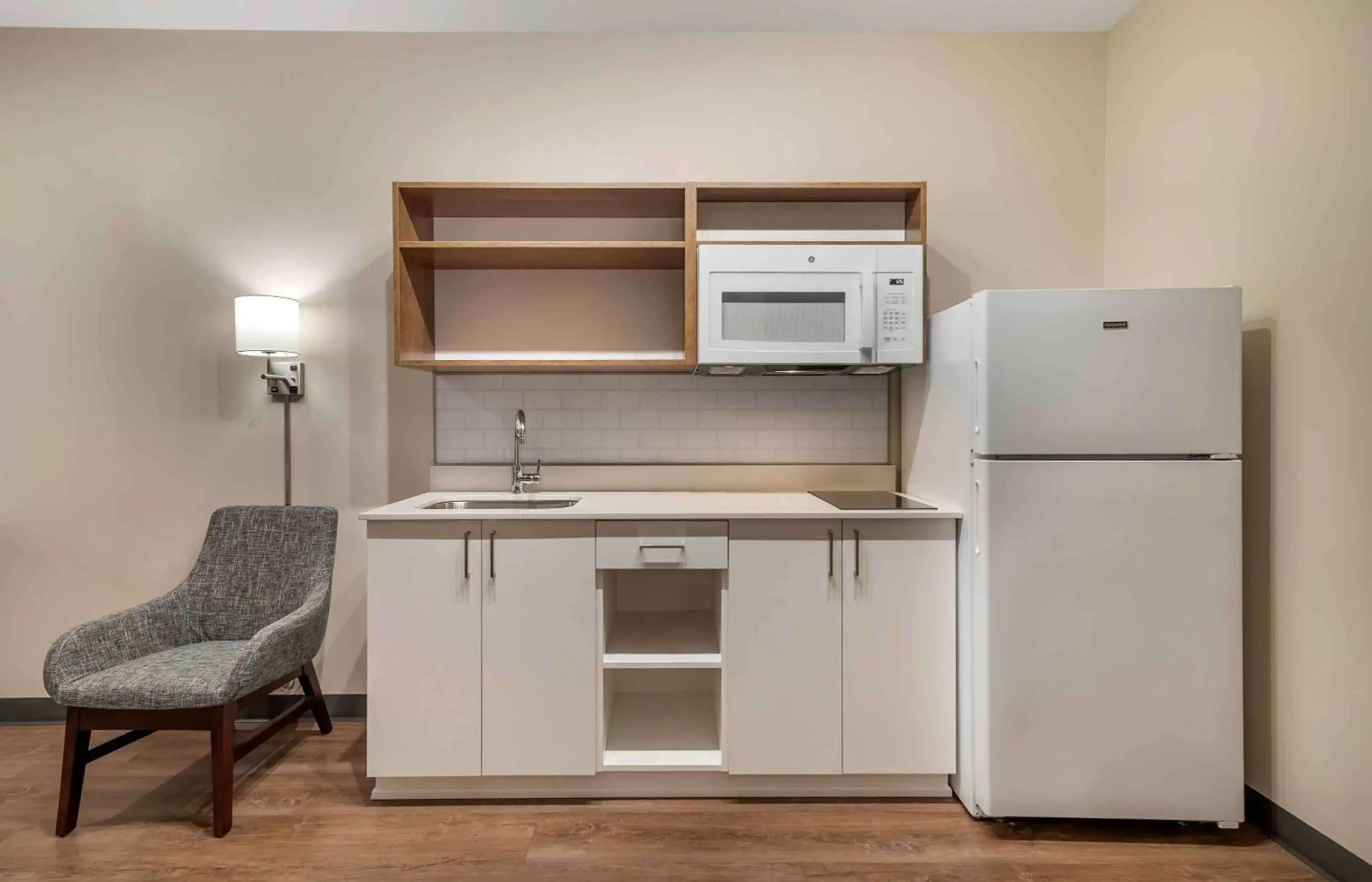 Bedroom, Kitchen/Kitchenette in Extended Stay America Premier Suites - Atlanta - Newnan