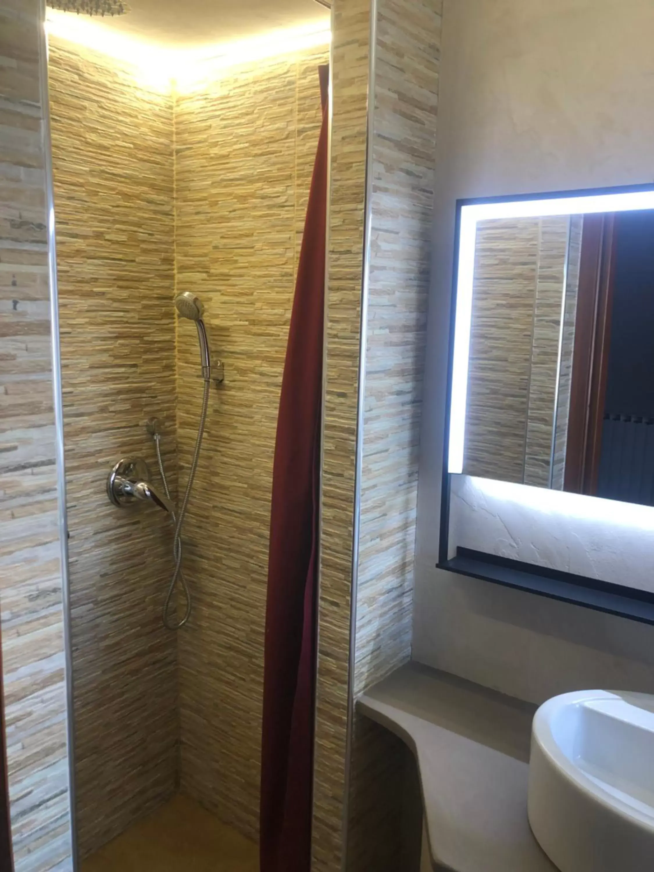 Bathroom in Aurora Rooms