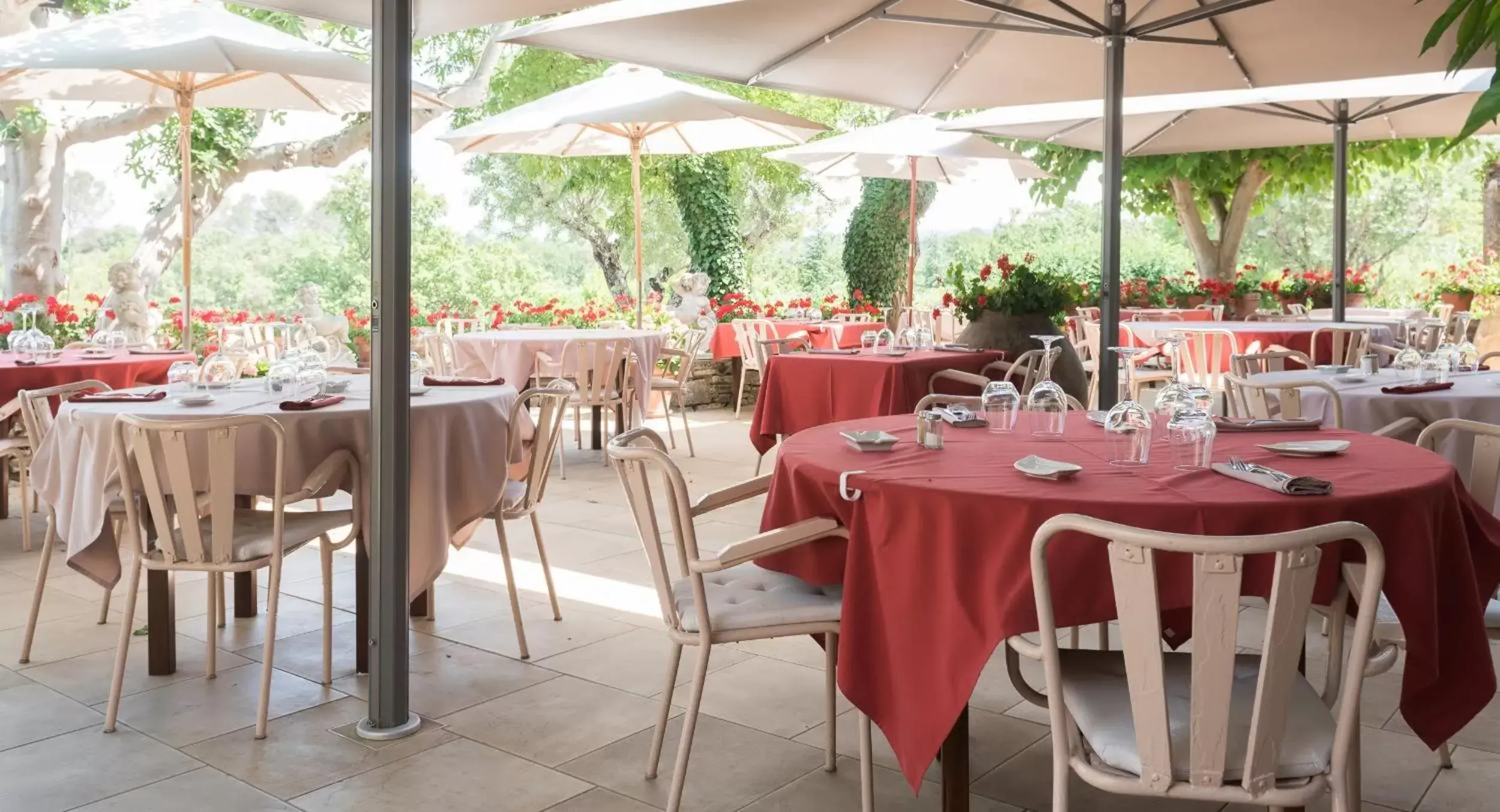 Restaurant/Places to Eat in Domaine du Lac