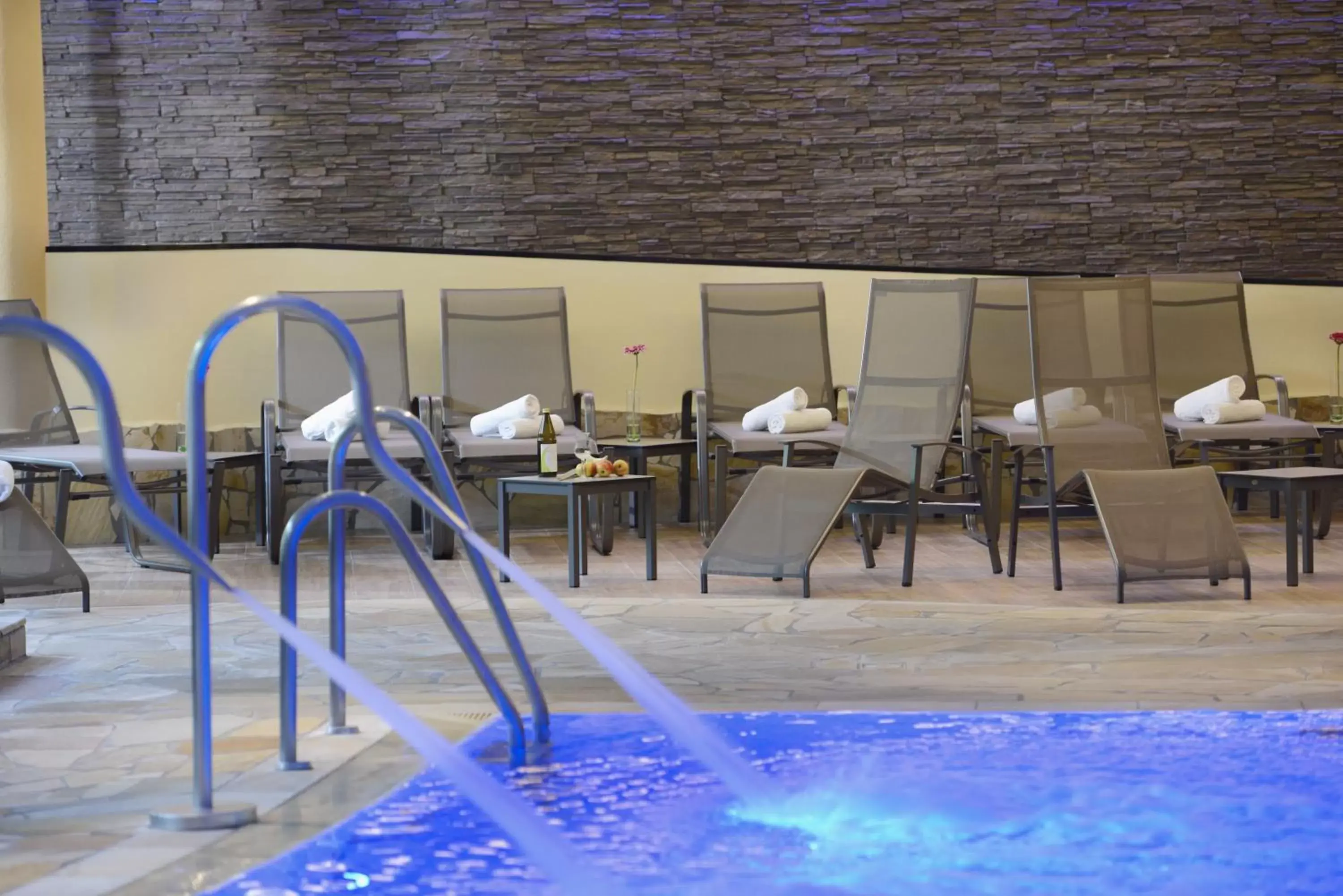 Swimming Pool in Best Western Plus Kurhotel an der Obermaintherme