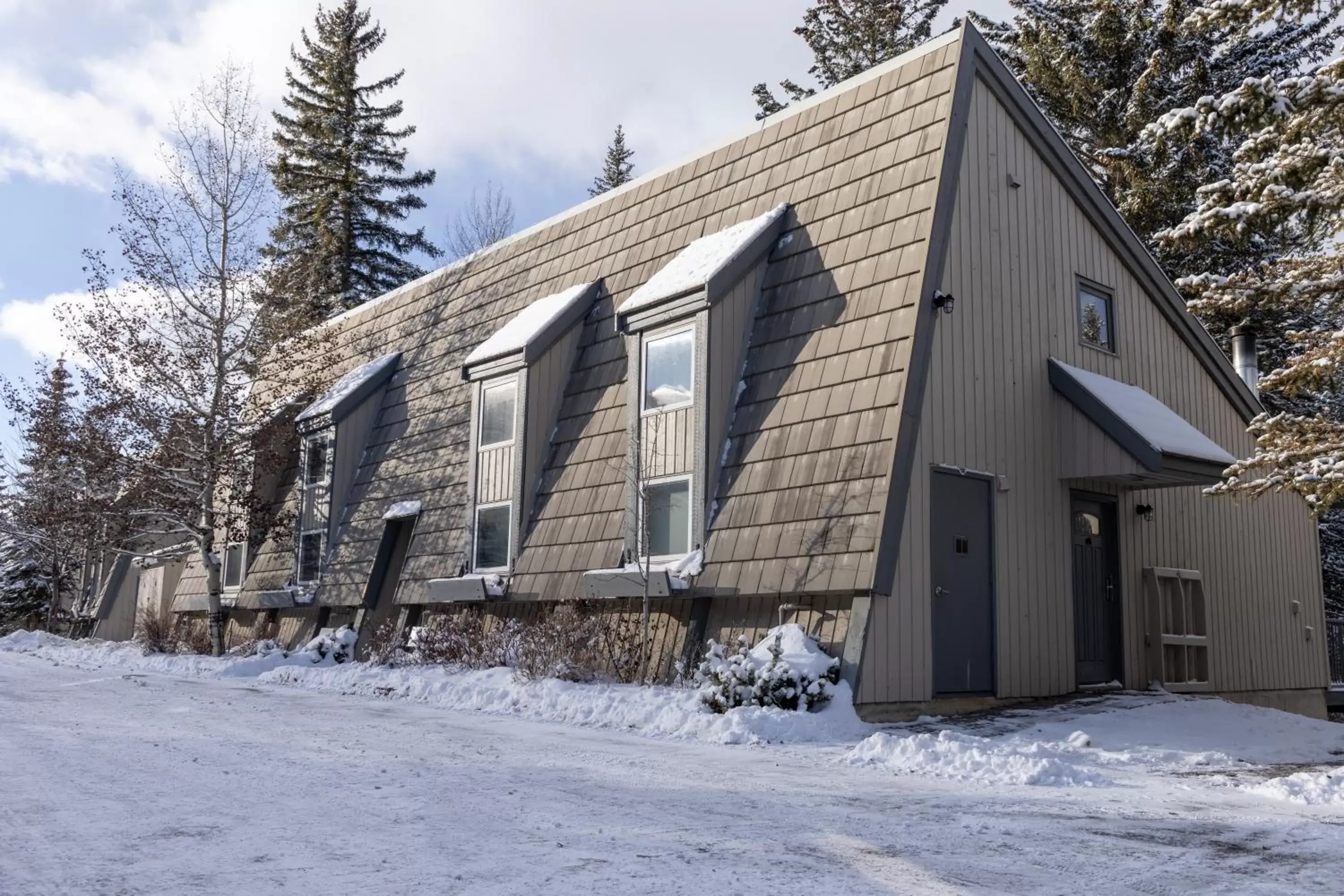 Property building, Winter in Tunnel Mountain Resort