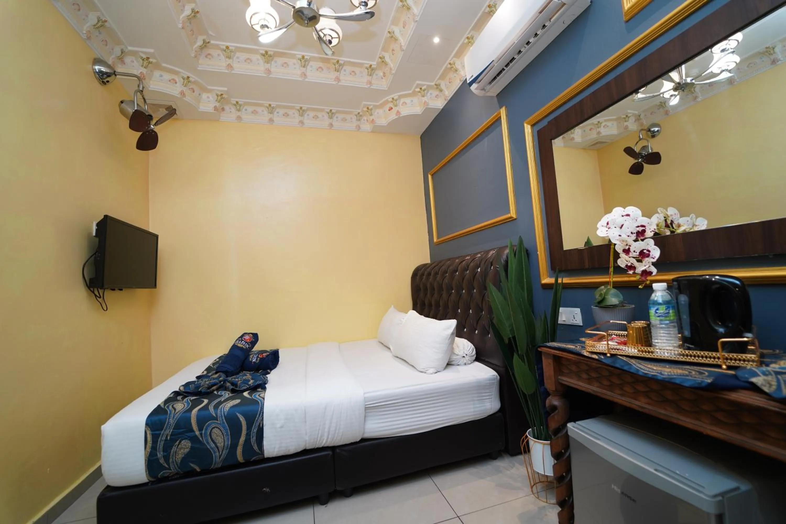 Bed in Ghazrin's Classic Hotel JB