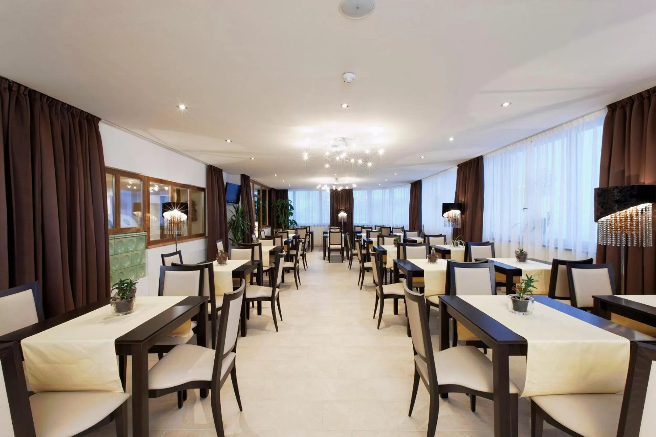 Restaurant/places to eat in Hotel Amaten
