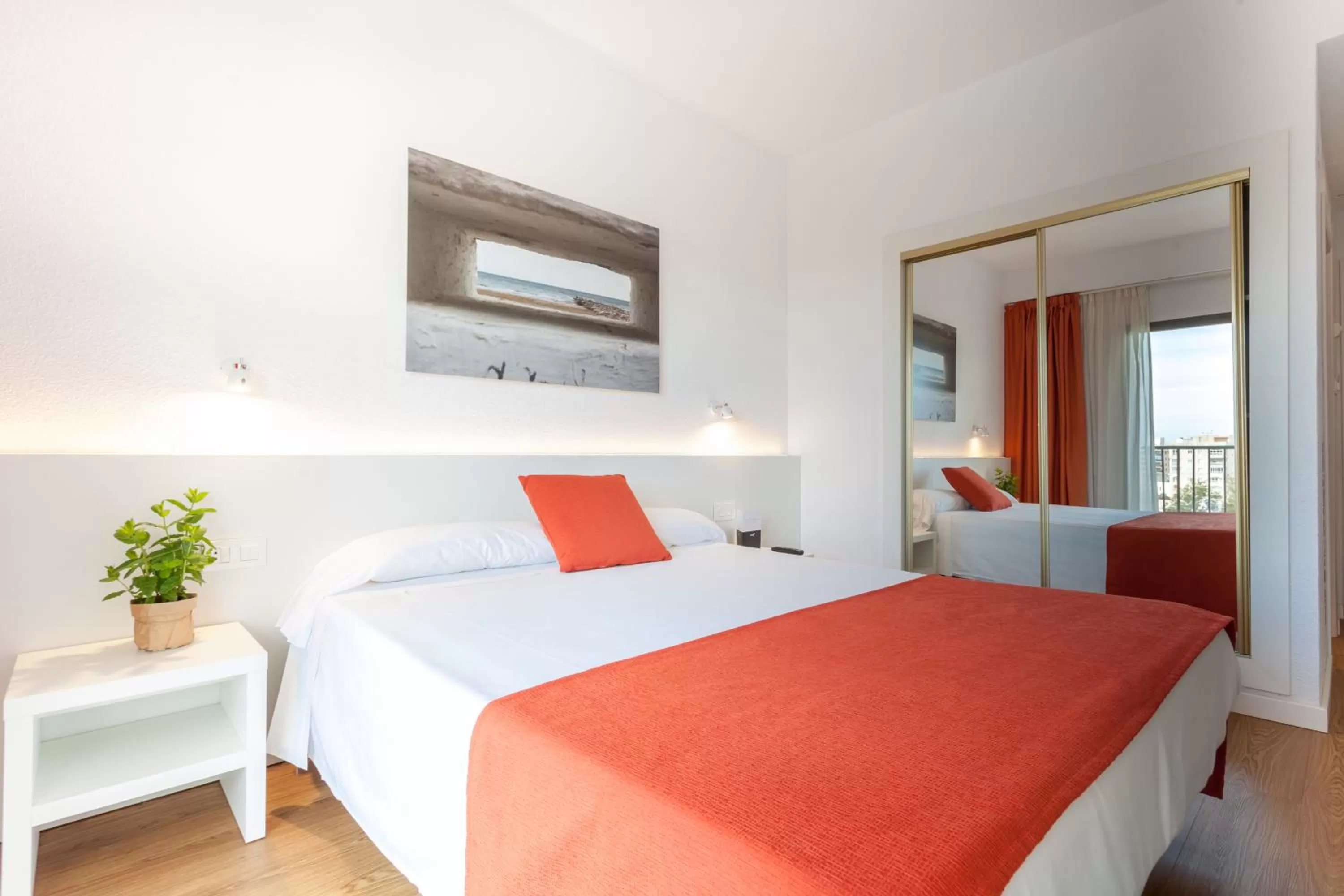 Bed in Intelier Orange