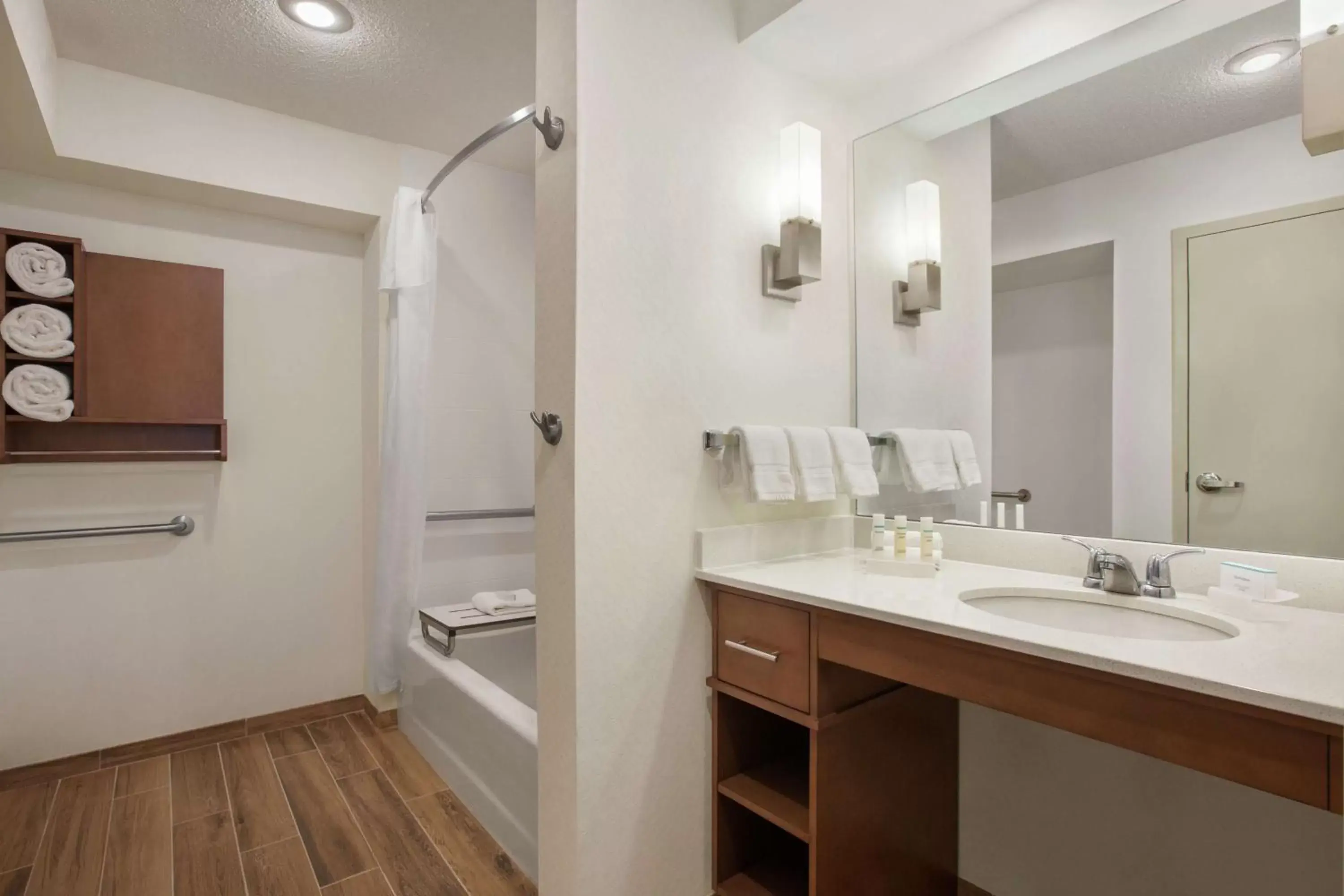 Bathroom in Homewood Suites by Hilton Kansas City Airport