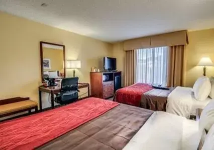 Queen Room with Two Queen Beds - Non-Smoking in Comfort Inn & Suites Hillsville I-77