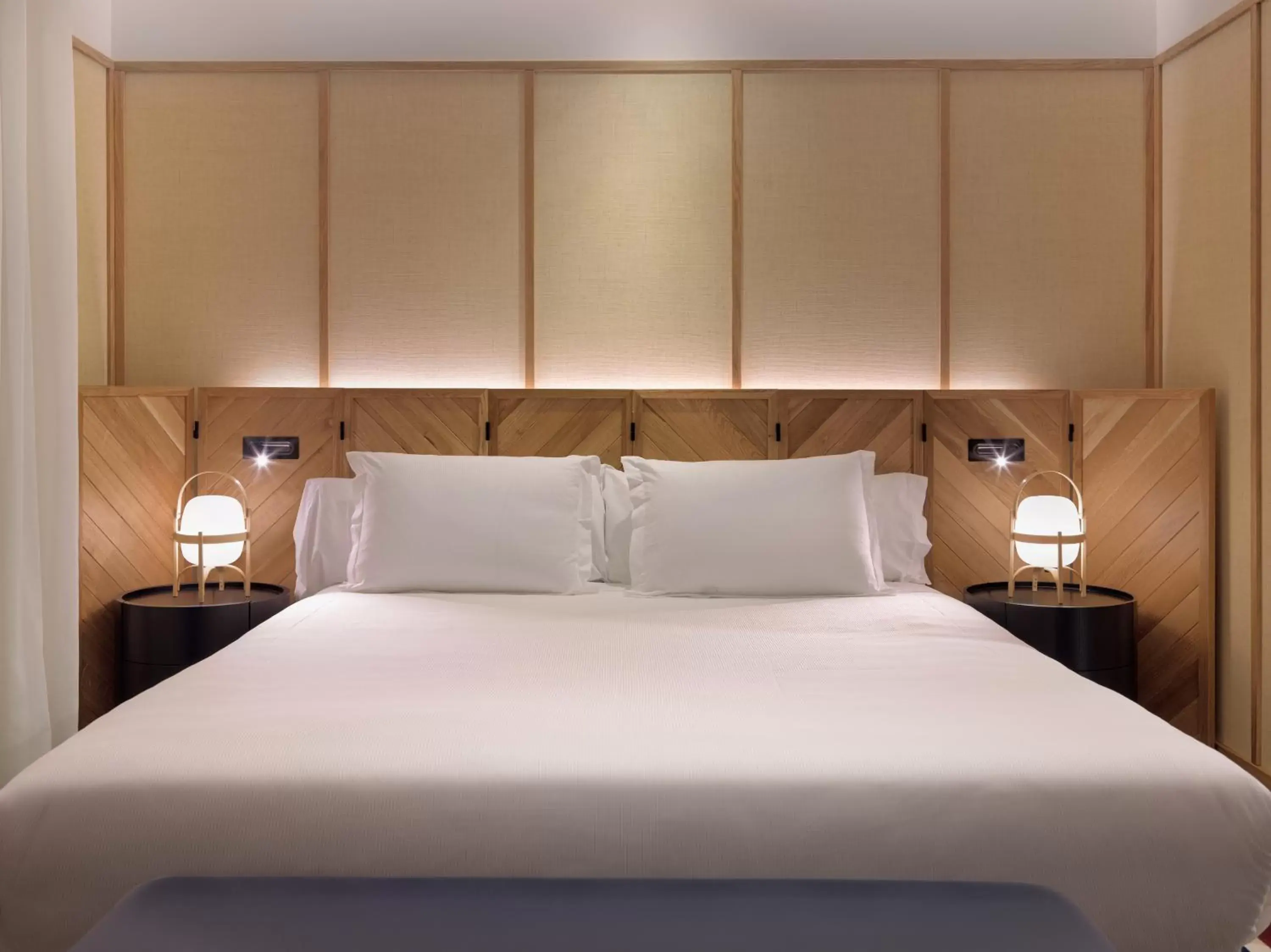 Decorative detail, Bed in H10 Madison 4* Sup Decorative detail, Bed in H10 Madison 4* Sup