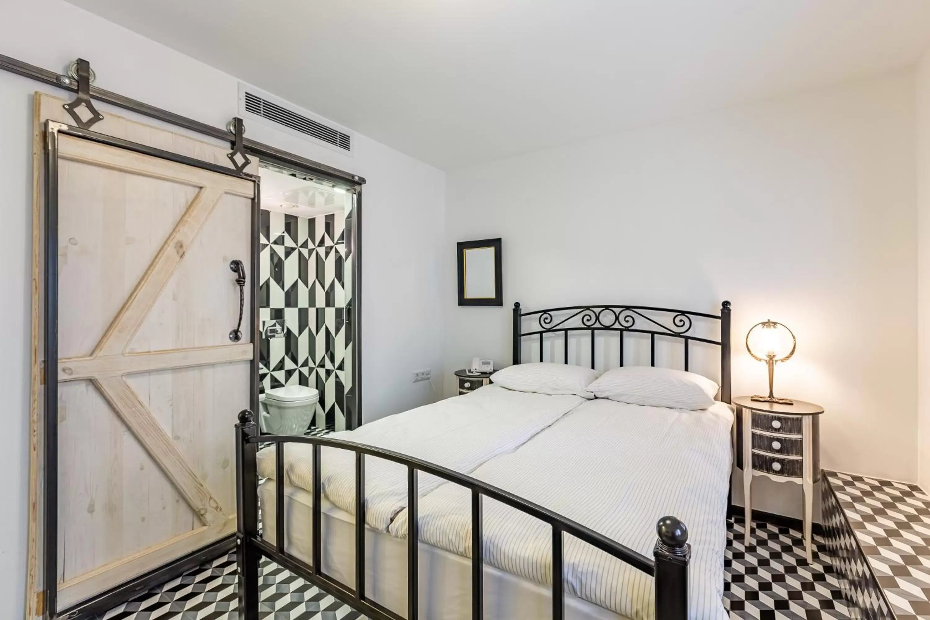 Modern Standard Double in Villa Pera Suite Hotel Modern Standard Double in Villa Pera Suite Hotel