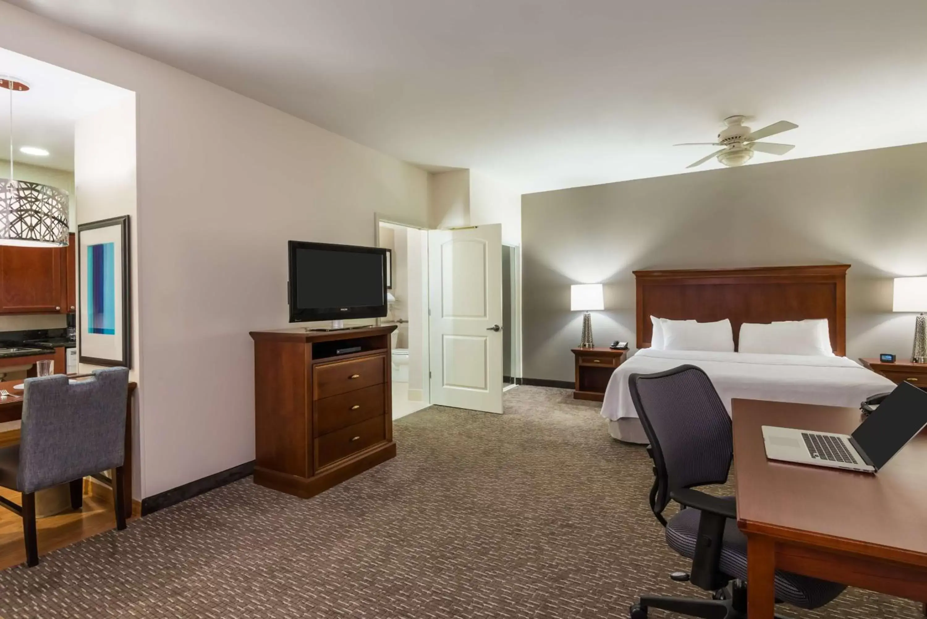 Bed, TV/Entertainment Center in Homewood Suites by Hilton Birmingham South Inverness