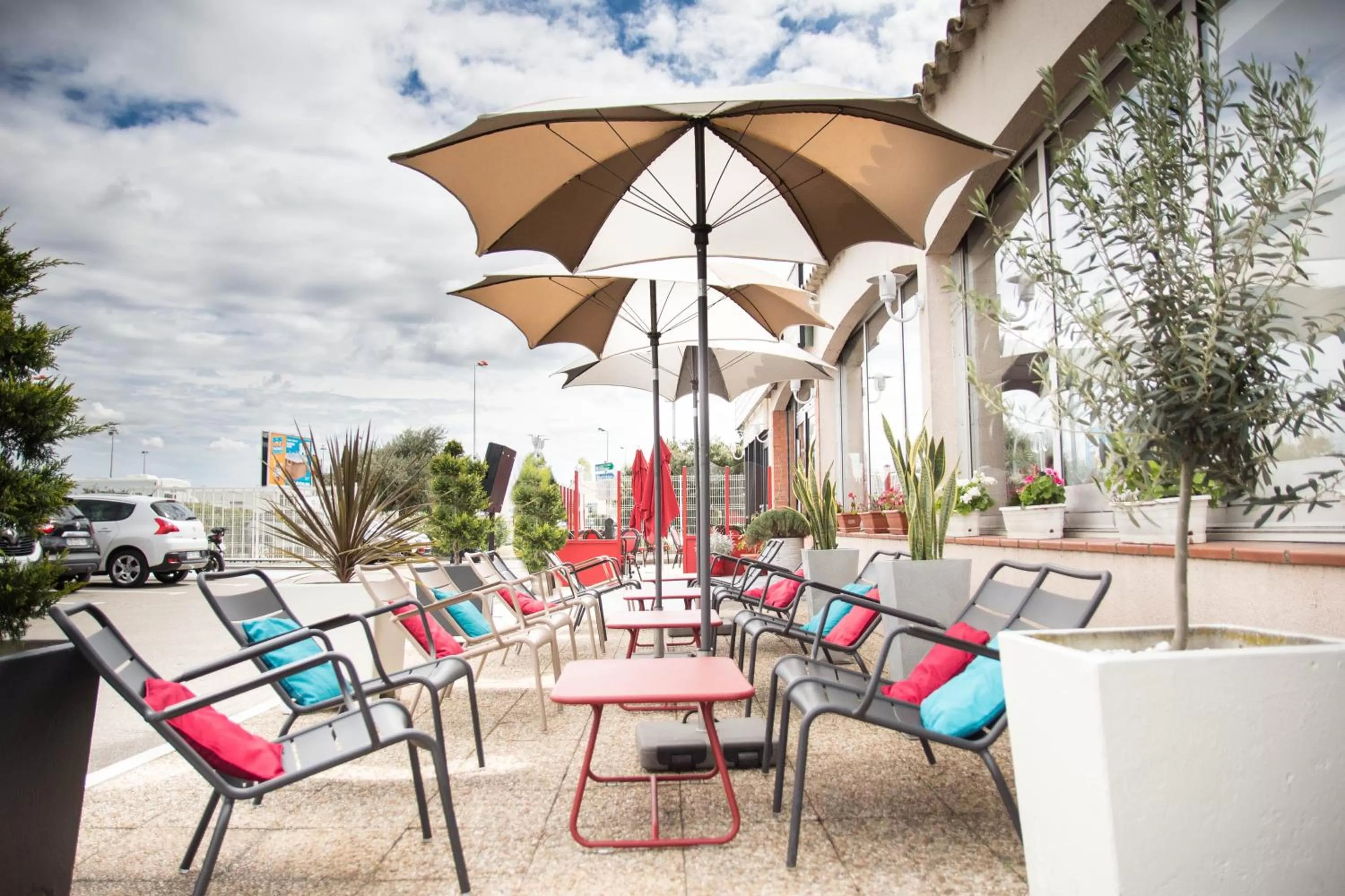 Patio in Hotel ibis Narbonne